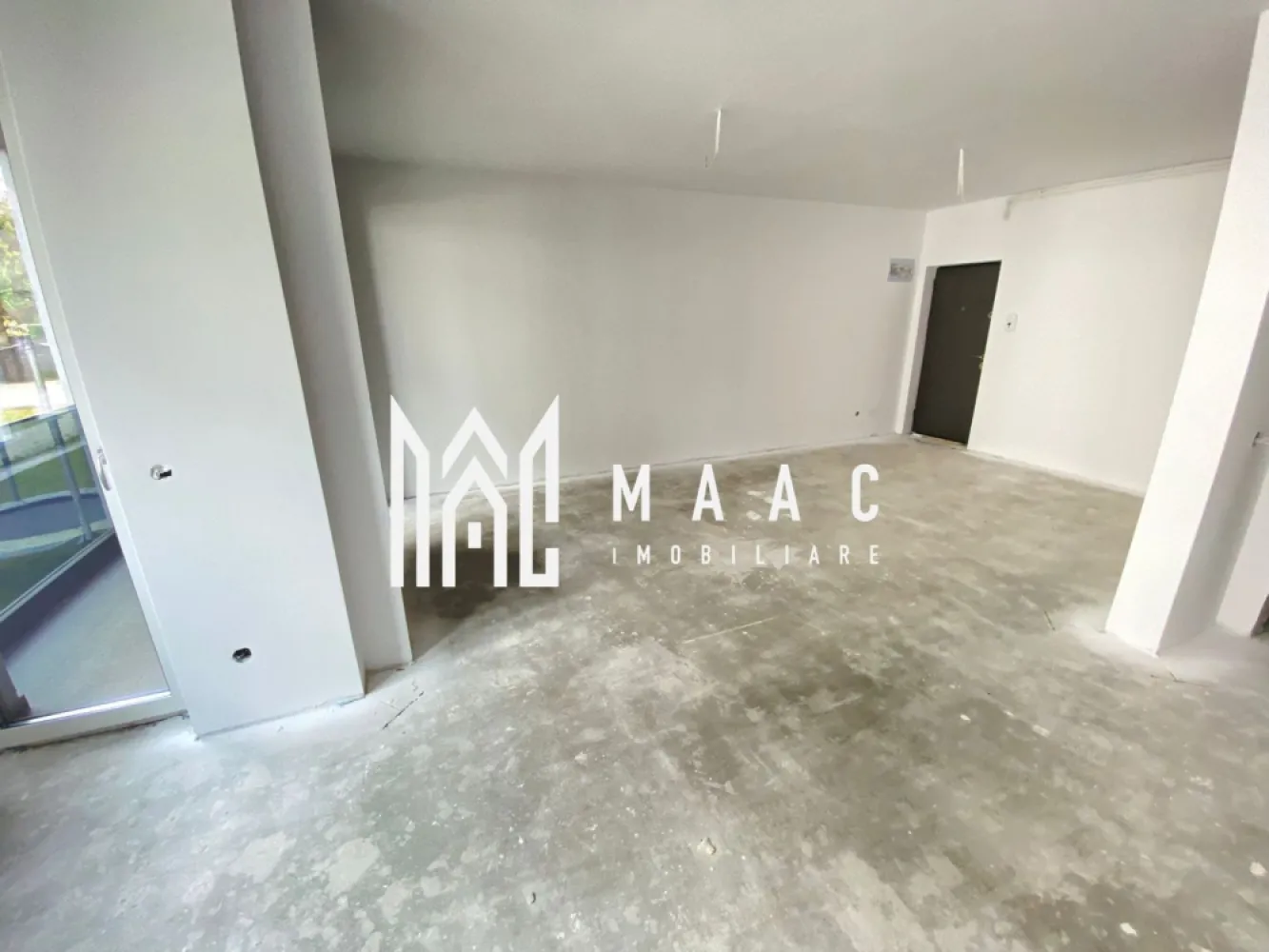 Apartament 3 camere | 2 băi | 2 balcoane | Încălzire în pardoseală | Șelimbăr - Maac Imobiliare prezintă spre vânzare un apartament modern cu 3 camere, situat în zona Selimbăr, într-un bloc nou, cu regim de înălțime redus și finisaje de calitate.

📐 Suprafață utilă: 68.4 mp
🛏️ Compartimentare eficientă: living cu bucătărie open-space (există posibilitatea închiderii bucătăriei), 2 dormitoare, 2 băi (una cu geam), 2 balcoane finisate.
🌡️ Încălzire: în pardoseală, cu centrală termică proprie.
🪟 Predare: la alb, exact ca în poze – un avantaj pentru cei care vor să-și personalizeze locuința după propriul gust.
🚗 Loc de parcare: inclus în preț.

Apartamentul este intabulat și se poate achiziționa atât cash, cât și prin credit bancar.

✅ Poziționat la parter înalt, apartamentul este ideal pentru familii sau persoane care doresc un spațiu bine compartimentat, într-o zonă liniștită, cu acces rapid către Sibiu.

📍Nu rata ocazia de a locui într-un imobil nou, cu facilități moderne !

Pentru mai multe informații și programări la vizionare, vă rugăm să menționați ID anunț: CP2541077