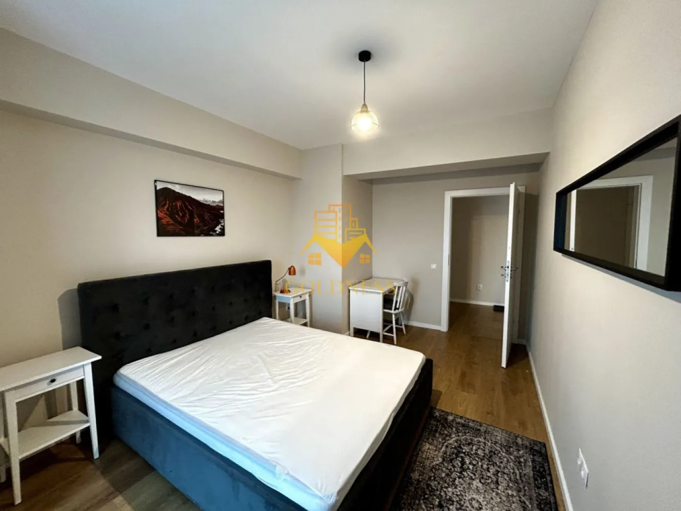 2 camere open space, Premium, Parcare, West City Tower, Manastur - GOLDNESS Imobiliare vă propune spre închiriere un apartament cu 2 camere complet mobilat și utilat, la etajul 13 într-un imobil de 25 etaje, în Cartierul Manastur.
Dispune de loc de parcare inclusa!
Se află în apropierea stațiilor de transport în comun, magazine, restaurante, spații verzi, farmacii, etc. 

Apartamentul este compartimentat astfel:
 - dormitor cu pat matrimonial, dressing, noptiere
 - living cu bucatarie open space complet utilată și mobilată, canapea, loc de servit masa 
 - baie cu cabina de dus, calorifer port prosop și dulap pentru depozitare.
 - balcon de 5 mp.

Imobilul este dotat cu toate cele necesare- centrală proprie, frigider plita, hotă, mașină de spălat haine, etc. 

Dacă sunteți interesați de acest apartament și doriți să îl vizionați, dar și pentru alte oferte nu ezitați să ne contactați telefonic sau prin e-mail. Vă stăm la dispoziție!
Pentru intermediere se percepe un comision de 50% din prețul chiriei!