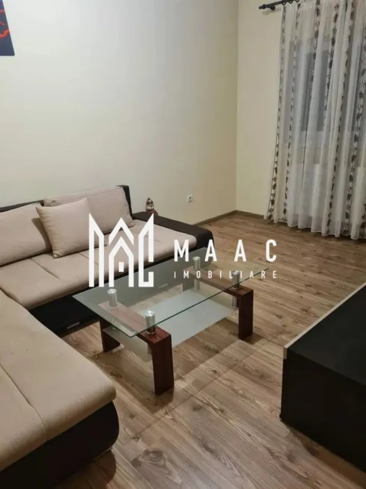 Aparament 2 camere I Decomandat I Etaj 3 I Kogalniceanu - Va propunem spre inchiriere un apartament de 2 camere decomandat situat la etajul 3 al unui imobil din zona Kogalniceanu.

Locuinta cuprinde: hol intrare, living, dormitor,bucatarie,baie.

Aferent: loc de parcare.

Nu se accepta animale de companie.

Se percepe garantie in cuantumul unei chirii lunare.

Se inchiriaza pe termen lung.

Zona linistita cu acces rapid la centre comerciale, de invatamant, de agrement.

Pentru mai multe detalii precizati telefonic ca ati vizionat anuntul cu ID: CP2279577