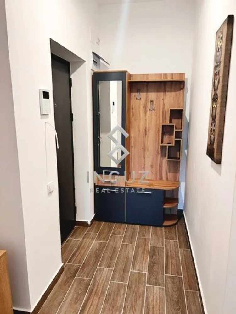 DE ÎNCHIRIAT – APARTAMENT 2 CAMERE – METROU MIHAI BRAVU - DE ÎNCHIRIAT – APARTAMENT 2 CAMERE – METROU MIHAI BRAVU

Oferim spre închiriere un apartament modern cu 2 camere, situat într-un imobil tip boutique, la etajul 1 din 3, la doar 2 minute de stația de metrou Mihai Bravu.

Detalii proprietate:
• Suprafață utilă: 65 mp
• Compartimentare decomandată
• Etaj 1/3
• Bucătărie separată
• Centrală termică proprie
• Încălzire în pardoseală Rehau
• Aer condiționat în fiecare cameră
• Complet mobilat și utilat
• Mobilier nou
• Electrocasnice noi
• Smart TV Panasonic 164 cm

Localizare excelentă:
• Metrou Mihai Bravu – 2 minute
• Parcul Tineretului – 10 minute de mers pe jos
• Restaurante, magazine, școli și grădinițe în apropiere
• Centre medicale și spa în zonă

Preț: 750 €/lună
Comision agenție: 50% din prima lună de chirie.