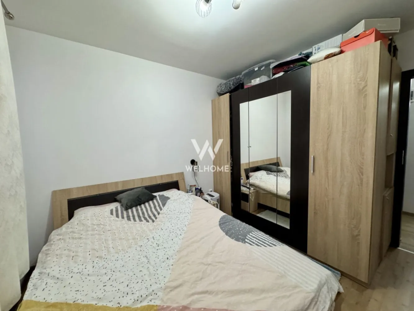 Apartament 3 camere, mobilat si utilat, loc de parcare - Apartament 3 camere cu predare imediat, mobilat si utilat complet.
Apartamentul are 48 mp utili si are loc de parcare inclus in pret.

Apartamentul este situat la parter, în zona Magnolia. Locuința este compartimentată eficient oferind un spațiu practic,potrivit atât pentru locuire cât și pentru investiții. 

Compartimentare: 
 - 2 dormitoare,
 -1 baie, 
 - living open spate cu bucătărie 
 - hol.
1 loc de parcare inclus în preț.
Apartamentul se vinde complet mobilat si utilat.
Zonă liniștită, cu acces rapid către magazine și transport în comun.
Preț : 95.000 euro
Detalii și vizionări: 0743030351