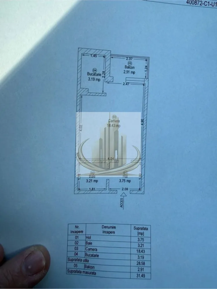 Apartament 1 camera 32mp - Circumvalatiunii Etaj 6 din 10 - Apartament cu 1 cameră în zonă centrală – Calea Circumvalațiunii | Ideal pentru investiție

Grand Mobilis Imobiliare vă propune spre vânzare un apartament cu 1 cameră, situat într-o zonă centrală excelent conectată, pe Calea Circumvalațiunii.

Locuința are o suprafață utilă de 32 mp și este amplasată la etajul 6 al imobilului. Apartamentul este în prezent închiriat, existând posibilitatea preluării chiriașilor, ceea ce îl transformă într-o oportunitate foarte bună pentru investiție, cu randament imediat.

Compartimentarea este practică și eficientă, fiind compusă din:

cameră spațioasă;
bucătărie separată;
baie;
balcon închis.

Apartamentul beneficiază de tâmplărie PVC și finisaje medii, fiind potrivit atât pentru locuire proprie, cât și pentru închiriere.

Localizare excelentă:

vis-a-vis de Gym One și Mega Image;
la aproximativ 3 minute de mers pe jos de Lidl;
stație de tramvai la 1 minut;
Piața 700 și Piața Libertății la doar 5–7 minute de mers pe jos.

Datorită poziționării centrale și accesului facil către principalele puncte de interes ale orașului, proprietatea reprezintă o alegere inspirată atât pentru locuit, cât și pentru investiție.

ID intern CP3179595