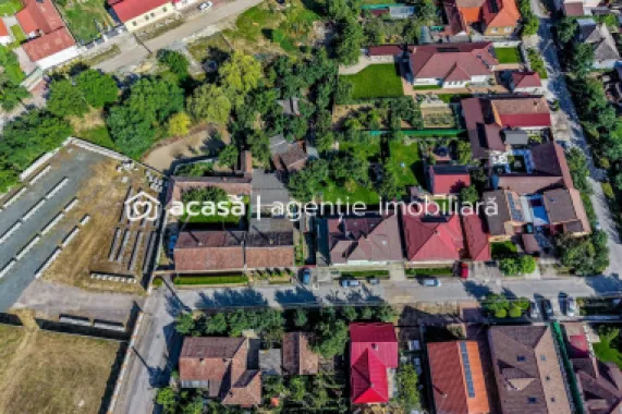 Casa 3 camere, bucatarie si baie, in zona centrala din Chisineu-Cris