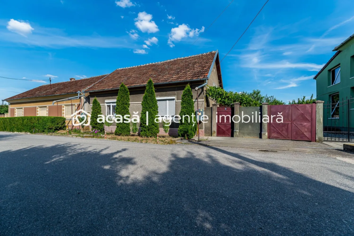 Casa 3 camere, bucatarie si baie, in zona centrala din Chisineu-Cris