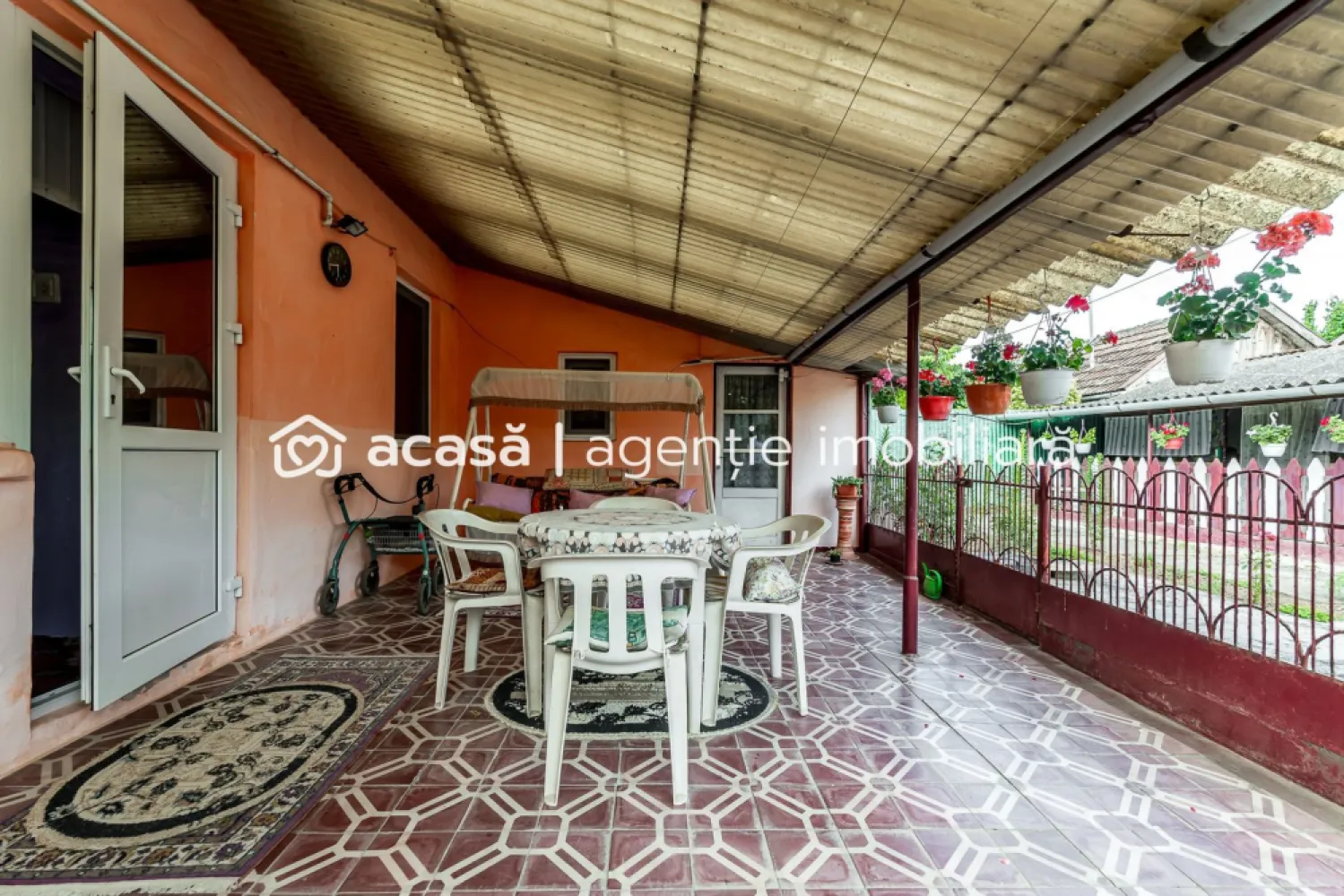 Casa 3 camere, bucatarie si baie, in zona centrala din Chisineu-Cris