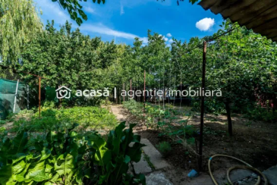 Casa 3 camere, bucatarie si baie, in zona centrala din Chisineu-Cris
