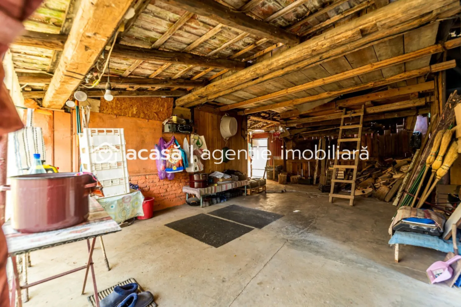 Casa 3 camere, bucatarie si baie, in zona centrala din Chisineu-Cris