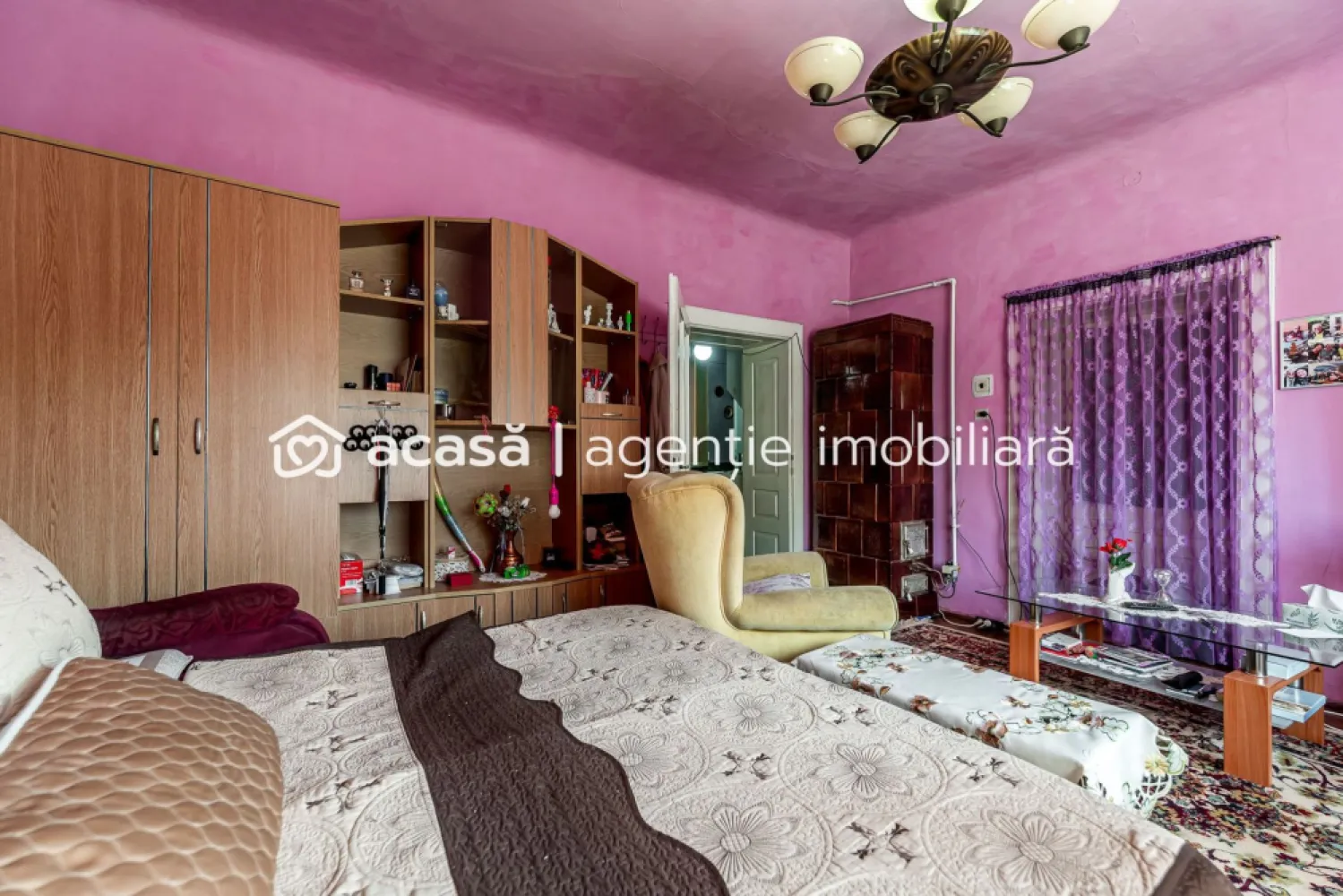 Casa 3 camere, bucatarie si baie, in zona centrala din Chisineu-Cris