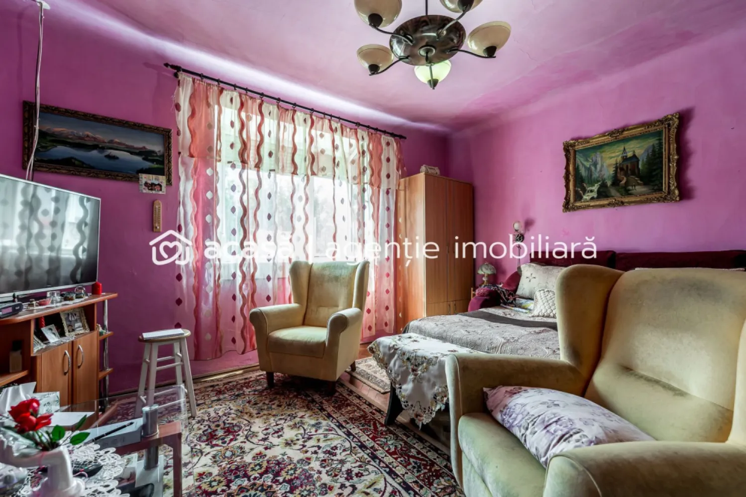 Casa 3 camere, bucatarie si baie, in zona centrala din Chisineu-Cris