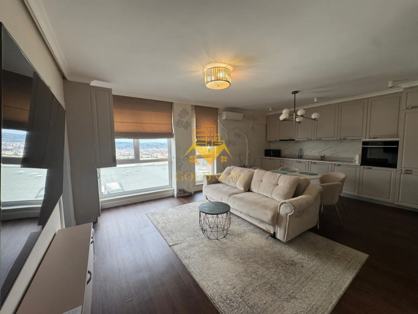 2 camere, lux, bloc nou, parcare, AC, Andrei Muresanu zona Mega Image - GOLDNESS Imobiliare vă propune spre închiriere un apartament cu 2 camere complet mobilat și utilat, la etajul 7 într-un imobil de 7 etaje, în cartierul Andrei Muresanu. Apartamentul este compartimentat astfel:
 - dormitor cu pat matrimonial, dressing, noptiere
 - living cu bucatarie open-space complet utilată, canapea extensibla, loc de servit masa 
 - baie cu cabina de dus, calorifer port prosop inox și dulap pentru depozitare.

Imobilul este dotat cu toate cele necesare- centrală proprie, mașină de spălat haine, frigider, plită electrică, hotă, TV, etc. 
Se află în apropierea stațiilor de transport în comun, magazine, restaurante, spații verzi, farmacii, etc. 
Dispune de loc de parcare subterana!

Dacă sunteți interesați de acest apartament și doriți să îl vizionați, dar și pentru alte oferte sau detalii nu ezitați să ne contactați telefonic sau prin e-mail - goldnessimobiliare@gmail.com. Vă stăm la dispoziție!
