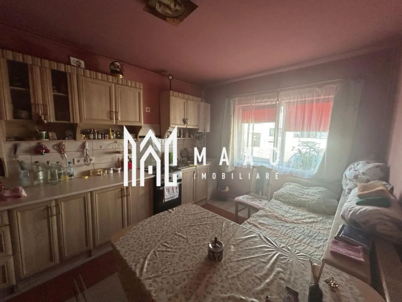 Apartament 2 Camere I Decomandat I Parter I Arhitectilor - Oferim spre vânzare apartament decomandat cu 2 camere, situat la parter, într-un imobil bine întreținut din zona Arhitecților.

Caracteristici:
Suprafață utilă: 46 mp
Compartimentare: living, dormitor, bucătărie separată, baie, hol
Parter, cu acces facil
Loc de parcare inclus
Boxă pentru depozitare
Complet mobilat și utilat
Disponibil imediat

Avantaje:
Zonă liniștită, cu acces rapid la oraș
Aproape de magazine, stații de transport și școli
Apartament pregătit pentru mutare imediată, fără investiții suplimentare