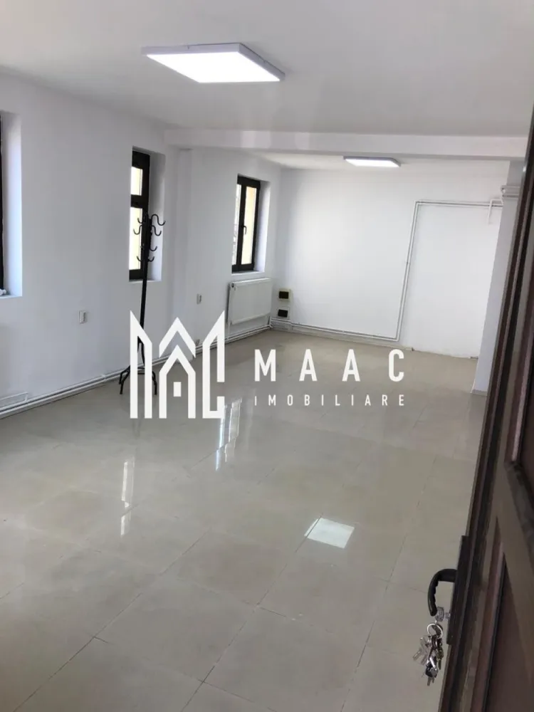 Casa | Cladire de Birouri | Zona Centrala | La cheie - MAAC Imobiliare vă propune spre vânzare o proprietate versatilă, situată ultracentral în Râmnicu Vâlcea, ideală atât pentru locuință rezidențială, cât și pentru sediu de birouri, cabinet, clinică sau firmă. Imobilul este dispus pe demisol, parter, etaj și mansardă, având o compartimentare foarte bine gândită și o suprafață totală de aproximativ 170 mp. Fiecare nivel beneficiază de centrală termică proprie, oferind confort termic și control eficient al costurilor. Spațiile sunt luminoase, bine proporționate și permit multiple configurații, în funcție de destinația aleasă. Locația centrală asigură acces rapid către instituții publice, zone comerciale și puncte de interes, ceea ce face proprietatea extrem de atractivă pentru activități profesionale. O oportunitate excelentă pentru cei care caută o proprietate cu poziție premium, funcționalitate și potențial ridicat de investiție. 📞 Pentru mai multe detalii sau programarea unei vizionări, vă invităm să contactați MAAC Imobiliare. Variantă scurtă (pentru anunțuri rapide) MAAC Imobiliare oferă spre vânzare casă situată central în Râmnicu Vâlcea, pretabilă pentru locuință sau birouri. Imobilul are demisol, parter, etaj și mansardă, suprafață totală de 170 mp, compartimentare eficientă și centrală termică pe fiecare nivel. Locație excelentă, ideală pentru investiție sau activități profesionale. CP2901963 }}