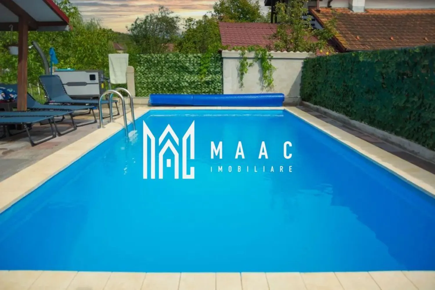 Pensiune Jiblea | 5 camere - Pensiune de vânzare în Jiblea – Călimănești | Investiție la cheie MAAC Imobiliare vă propune spre vânzare o pensiune modernă, complet funcțională și clasificată MT, situată în Jiblea – Călimănești, zonă turistică de mare interes. Proprietatea are o suprafață construită de 165 mp și este amplasată pe un teren de 400 mp, fiind ideală atât pentru exploatare turistică imediată, cât și ca investiție sigură pe termen lung. Compartimentare și dotări: * 5 camere spațioase, fiecare cu baie proprie * Living open space cu bucătărie complet utilată și zonă de dining * Terasă închisă cu sticlă, perfectă pentru relaxare în orice sezon * Zonă de barbeque amenajată * Saună și jacuzzi * Piscină dotată cu pompă de căldură * Panouri fotovoltaice – eficiență energetică ridicată * Tâmplărie Salamander cu geam tripan Pensiunea se vinde complet mobilată și utilată, exact ca în prezentare, fiind pregătită pentru preluare imediată fără investiții suplimentare. O proprietate care îmbină confortul, eficiența energetică și facilitățile premium, într-o zonă turistică consacrată. MAAC Imobiliare – partenerul tău de încredere în tranzacții imobiliare. ID: CP2902089 }}