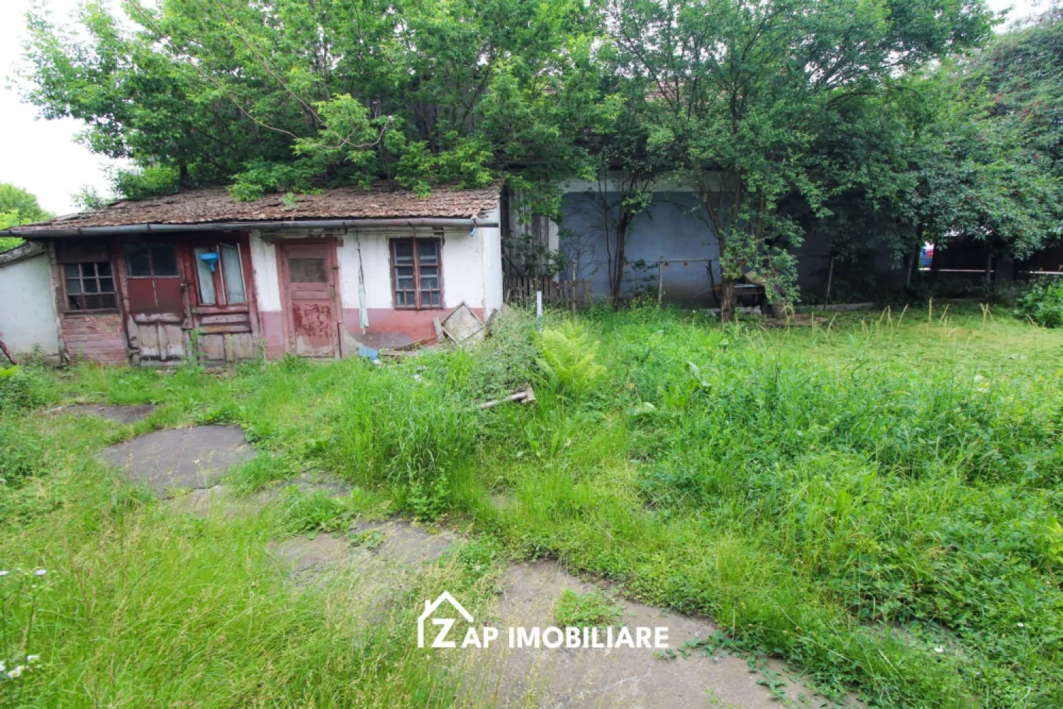 Unirii - Zona Darina - Casa 4 camere - Teren 691 mp cu deschidere 26 m - Mentionati ID-ul proprietatii cand apelati: CP3174546
Contact ⓪⑦②⑥ ②②③ ⑧⑧⑥ Sebastian
Zap Imobiliare vă propune spre vânzare o casă individuală situată în cartierul Unirii, zona Darina. Proprietatea necesită renovare completă sau poate reprezenta o oportunitate de investiție pentru demolare și reconstrucție, beneficiind de un teren generos și de o deschidere excelentă.
-- Suprafață utilă: 88 mp
-- Suprafață teren: 691 mp
-- Deschidere la drum: 26 m
-- Compartimentare: 4 camere, 2 bucătării, 2 băi
-- Acoperiș: Țiglă
Proprietatea dispune de toate utilitățile necesare direct pe parcelă: apă, canalizare, curent electric și gaz. Accesul se realizează de pe străzi complet asfaltate, cu iluminat stradal și acces facil la mijloacele de transport în comun.
La prețul afișat NU se adăuga TVA
Contact ⓪⑦②⑥ ②②③ ⑧⑧⑥ Sebastian