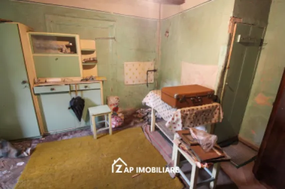 Unirii - Zona Darina - Casa 4 camere - Teren 691 mp cu deschidere 26 m