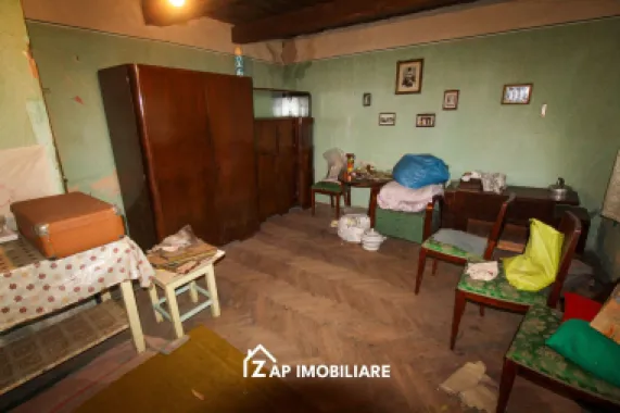 Unirii - Zona Darina - Casa 4 camere - Teren 691 mp cu deschidere 26 m