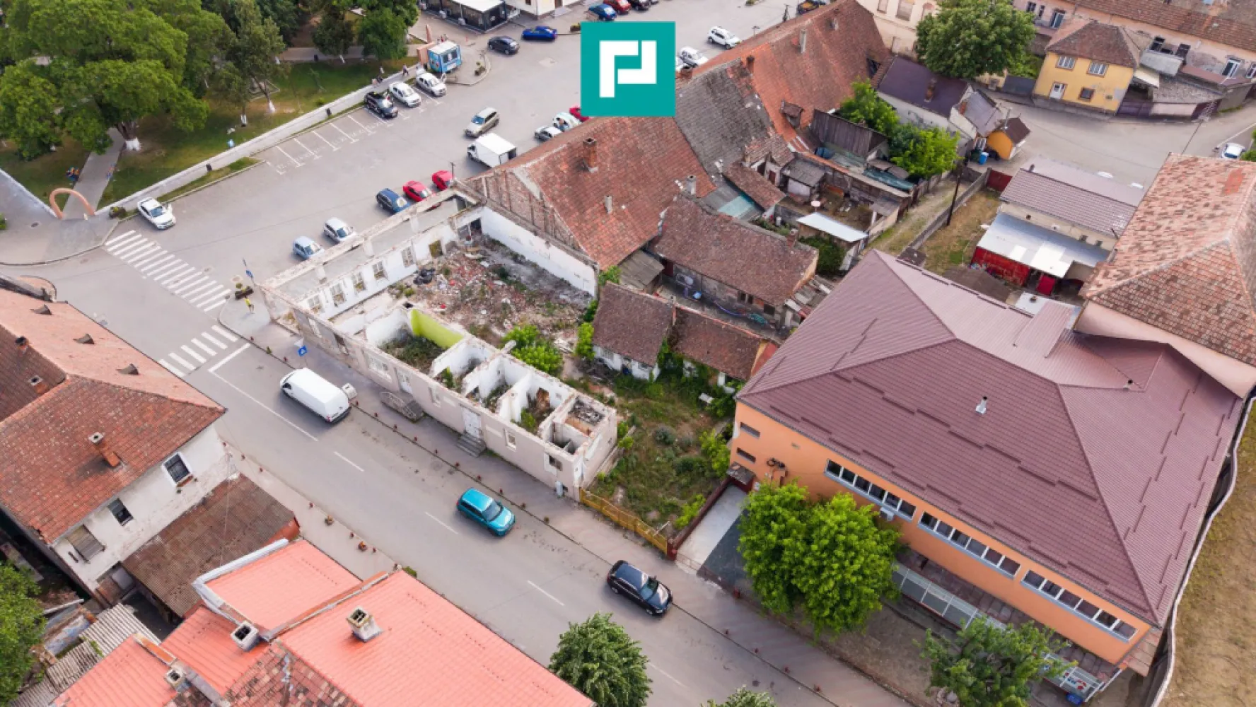 TEREN INTRAVILAN CENTRU LIPOVA 419MP - TEREN INTRAVILAN DE VÂNZARE | CENTRU LIPOVA | 419 MP | PROIECT DEFINITIVAT PENTRU CLĂDIRE NOUĂ

Adresă: Strada Piața Libertății nr. 1, Lipova

PropertyLab vă propune spre vânzare un teren intravilan excelent poziționat, în centrul orașului Lipova, pe Strada Piața Libertății nr. 1, o locație premium, cu vizibilitate foarte bună și acces facil.

Caracteristici proprietate:

▪️ Suprafață teren: 419 mp
▪️ Front stradal generos: 20 ml
▪️ Poziționare ultracentrală
▪️ Proiect definitivat pentru clădire nouă – un avantaj major pentru dezvoltare rapidă
▪️ Disponibil imediat

Puncte forte ale proprietății:
Amplasare excelentă în centrul orașului Lipova
Ideal pentru spațiu comercial, birouri, clinici, locuință premium sau investiție imobiliară
Front stradal de 20 ml, oferind acces facil și vizibilitate excelentă
Economie de timp și costuri datorită proiectului deja definitivat
Zonă cu acces rapid către principalele puncte de interes

Datorită amplasării centrale și documentației deja pregătite, această proprietate reprezintă o oportunitate excelentă pentru dezvoltatori, investitori sau antreprenori care caută un teren cu potențial ridicat.

Pentru mai multe informații și pentru programarea unei vizionări, vă rugăm să mă contactați :

Tudor Trașcă - Consultant imobiliar PropertyLAB
Tel: 0730 650 235
Email: tudor.trasca@propertylab.ro

Cod Proprietate 3099294