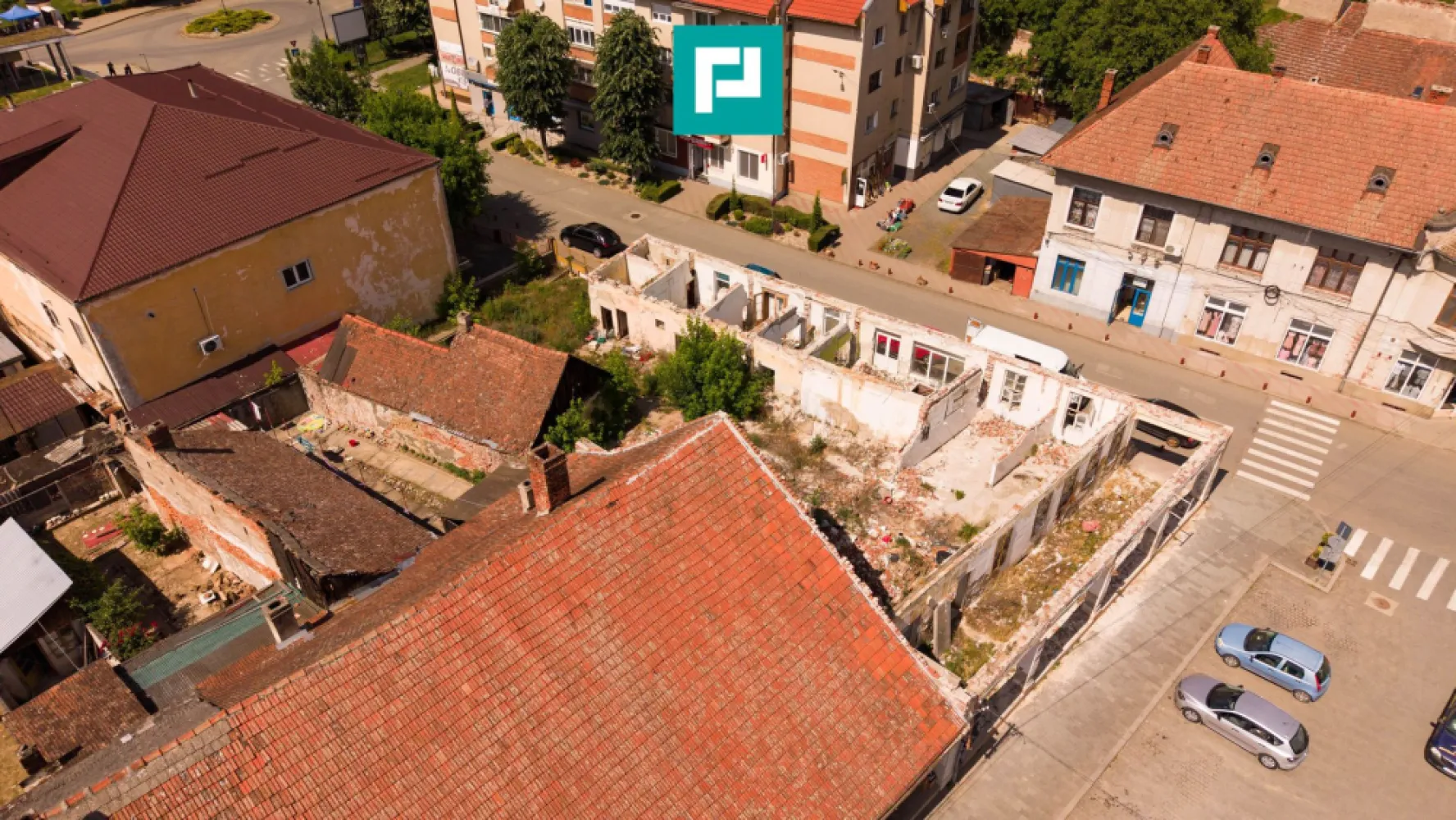 TEREN INTRAVILAN CENTRU LIPOVA 419MP - TEREN INTRAVILAN DE VÂNZARE | CENTRU LIPOVA | 419 MP | PROIECT DEFINITIVAT PENTRU CLĂDIRE NOUĂ

Adresă: Strada Piața Libertății nr. 1, Lipova

PropertyLab vă propune spre vânzare un teren intravilan excelent poziționat, în centrul orașului Lipova, pe Strada Piața Libertății nr. 1, o locație premium, cu vizibilitate foarte bună și acces facil.

Caracteristici proprietate:

▪️ Suprafață teren: 419 mp
▪️ Front stradal generos: 20 ml
▪️ Poziționare ultracentrală
▪️ Proiect definitivat pentru clădire nouă – un avantaj major pentru dezvoltare rapidă
▪️ Disponibil imediat

Puncte forte ale proprietății:
Amplasare excelentă în centrul orașului Lipova
Ideal pentru spațiu comercial, birouri, clinici, locuință premium sau investiție imobiliară
Front stradal de 20 ml, oferind acces facil și vizibilitate excelentă
Economie de timp și costuri datorită proiectului deja definitivat
Zonă cu acces rapid către principalele puncte de interes

Datorită amplasării centrale și documentației deja pregătite, această proprietate reprezintă o oportunitate excelentă pentru dezvoltatori, investitori sau antreprenori care caută un teren cu potențial ridicat.

Pentru mai multe informații și pentru programarea unei vizionări, vă rugăm să mă contactați :

Tudor Trașcă - Consultant imobiliar PropertyLAB
Tel: 0730 650 235
Email: tudor.trasca@propertylab.ro

Cod Proprietate 3099294