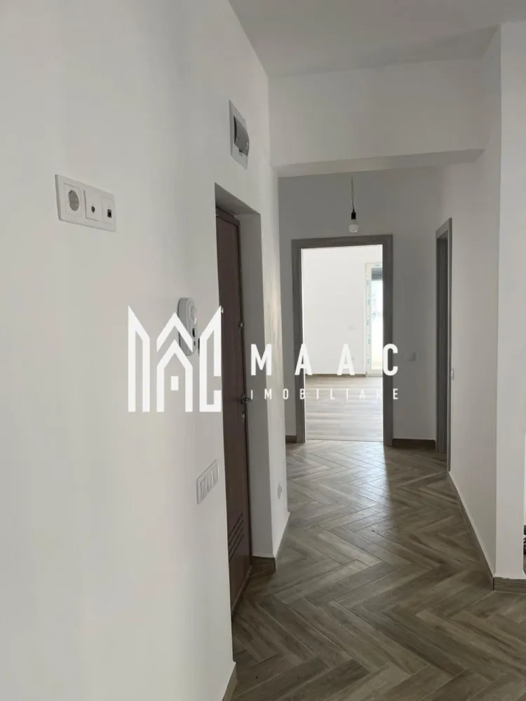 Apartament 2 camere | Etaj1 | Balcoane | Parcare | D.Stanca - MAAC Imobiliare vă prezintă spre vânzare un apartament modern cu 2 camere, situat la etajul 1, în zona Doamna Stanca. Caracteristici: Suprafață utilă: 61 mp, decomandat Compartimentare: hol de intrare, bucatarie separata cu iesire pe unul din cele 2 balcoane, living cu iesire in al doilea balcon, dormitor si baie dotata cu cada si geam de aerisire. Etaj: 1 An construcție: 2023 Bloc izolat termic, dotat cu lift. Dotări și finisaje: Centrală termică proprie Încălzire prin pardoseală Ferestre PVC cu geam termopan Ușă metalică la intrare Pereți finisați cu vopsea lavabilă Jaluzele electrice Parcare și acces: 1 loc de parcare inclus Parcare subterană, cu acces securizat pe bază de cartelă Avantaje: Construcție nouă Zonă foarte bine conectată, aproape de Dedeman, Mega Image, mijloace de transport și magazine Ideal pentru locuit sau investiție. Pentru mai multe detalii precizati telefonic ca ati vazut anuntul cu ID: CP2900251 }}