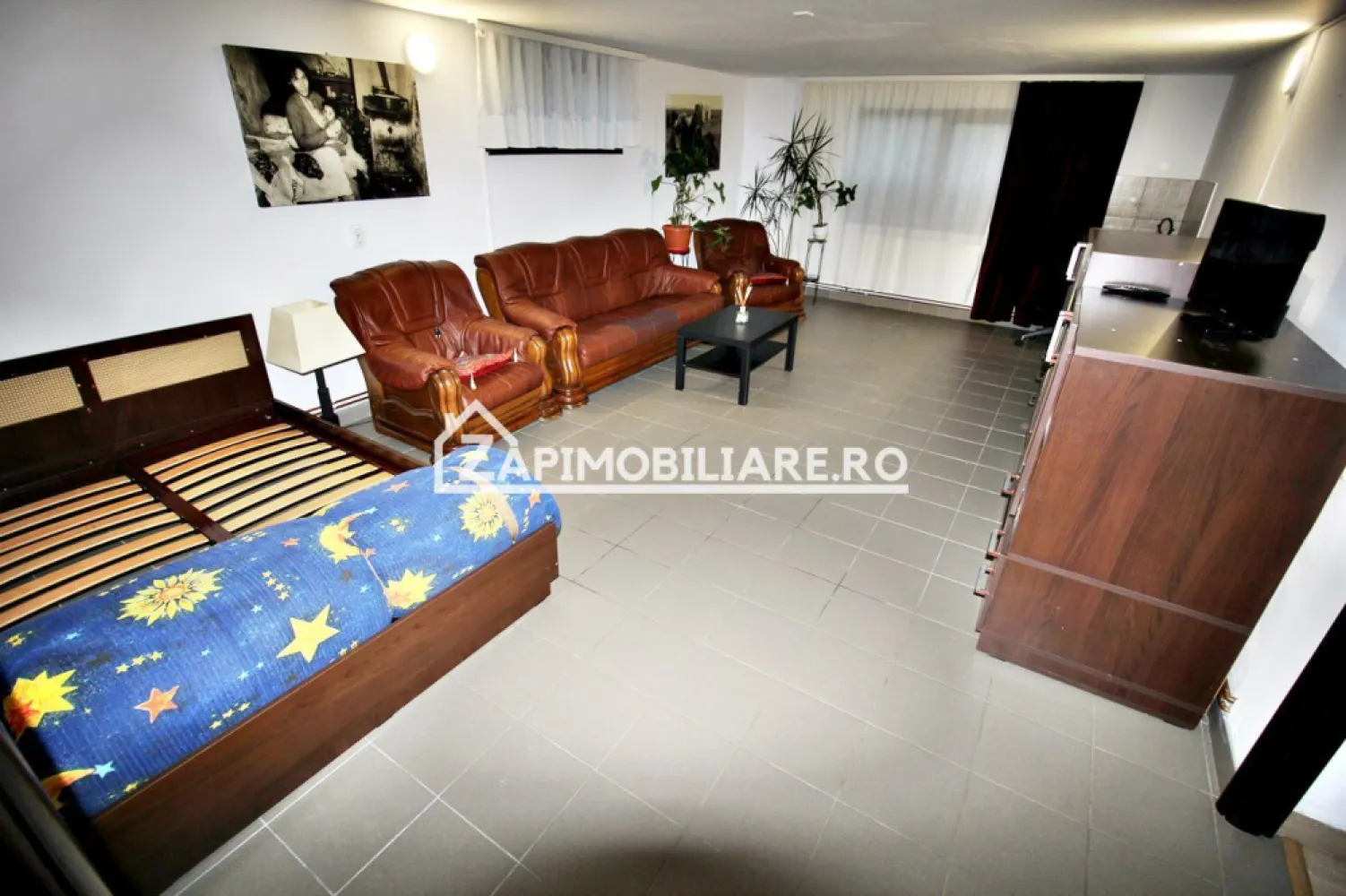 Cazare muncitori Casa 3 camere, 100 mp, 1.000 mp teren, - Contact 0774048706 Bogdan
De închiriat casă 3 camere pentru muncitori,situată în Corunca, suprafața utilă de 100 mp amplasată pe un teren cu suprafață de 2.000 mp.
Compartimentare:
- 1 living, 1 bucătărie, 1 baie, 2 dormitoare, 1 terasă
Prețul 40 ron/persoana / 1 zi

Detalii:
- centrală termică, calorifere, geamuri termopan, 
Casa se închiriază mobilată și utilată la prețul de 50 ron pentru 1 persona/ noapte 
Comisionul perceput este de 50% din valoarea primei chirii si se plateste o singura data in momentul semnarii contractului de inchiriere.
Contact 0774048706 Bogdan
Acest anunț nu corespunde cerințelor tale? Sună la numărul afișat în anunț și unul dintre agenții noștri te va ajuta cu alte oferte personalizate în funcție de cerințele tale.