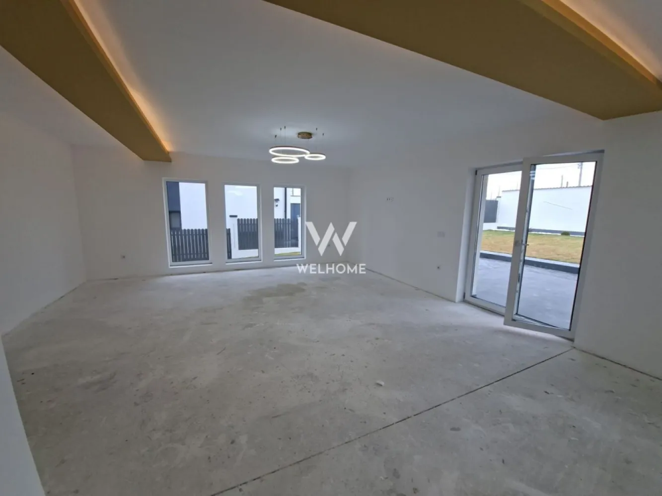 Casă individuală P+E+Pod, 205 mp utili, Curte 380 mp, Pompă de căldura - Vă propunem spre vânzare o casă individuală, cu regim de înălțime P+E+Pod, având o suprafață utilă de 205 mp, la care se adaugă 40 mp spații de depozitare, 25 mp terase și o curte de 380 mp. Proprietatea dispune de 3 locuri de parcare, dintre care unul acoperit. Compartimentare: Parter: hol dormitor baie living bucătărie cameră tehnică spațiu de depozitare Etaj: hol baie 3 dormitoare dressing Pod: 40 mp spațiu locuibil 40 mp spații de depozitare Imobilul se predă exact ca în fotografii: interior la alb, băi și exterior la cheie Casa este dotată cu încălzire în pardoseală pe toate cele 3 niveluri, încălzirea fiind asigurată de pompă de căldură. Proprietatea este intabulată și are termen de predare imediat. Pret:350.000 euro info 0740154900 }}