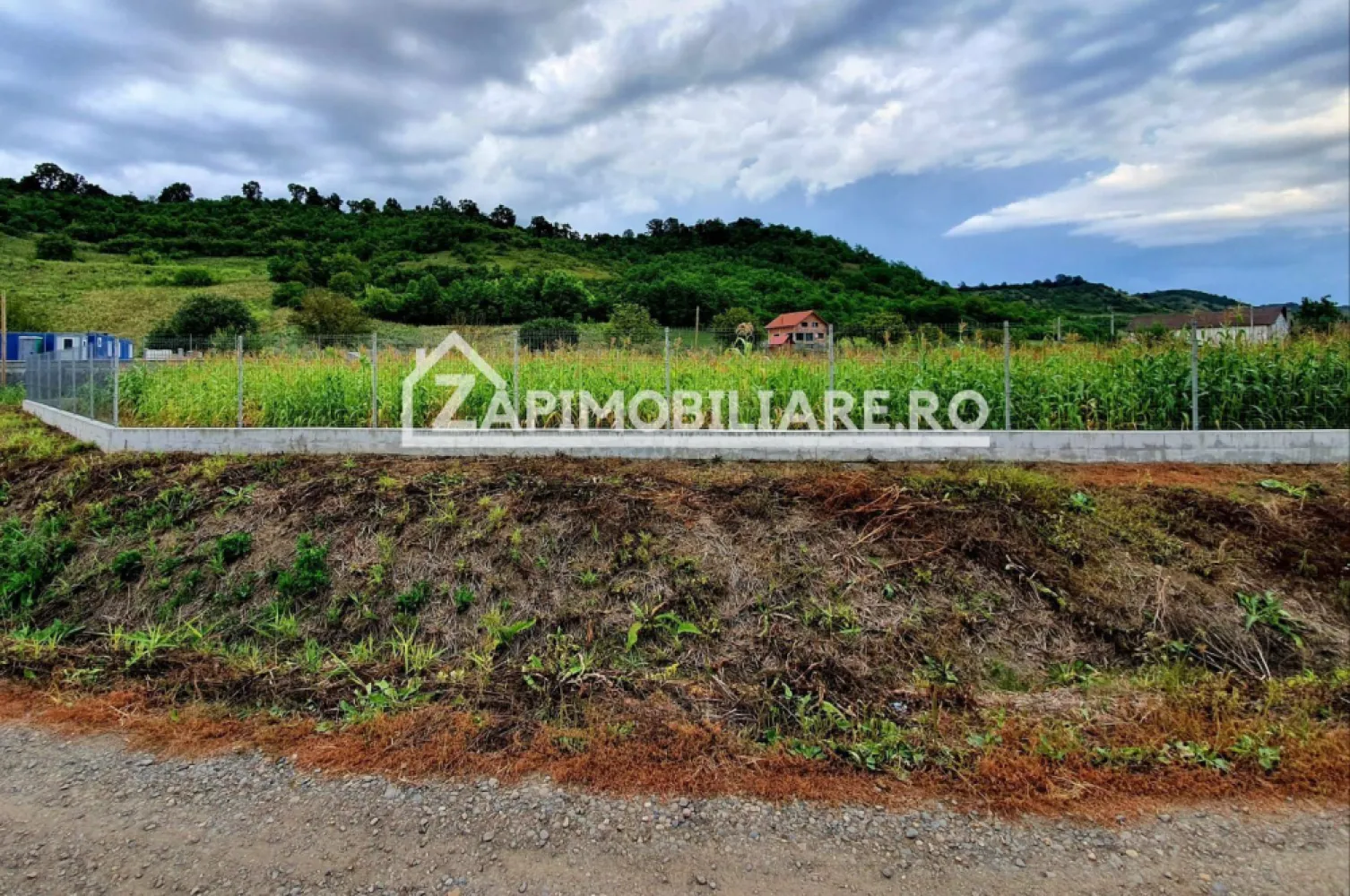 Teren intravilan 25 ari la iesire din Livezeni spre Ivanesti 48 eu /mp - De vânzare 2500 mp. teren intravilan în Livezeni,pe partea dreapta la iesire catre Ivanesti.. Preț. 48 euro mp,usor negociabil.Terenul este ingradit cu gard cu fundatie de beton.Utilitati in apropiere.
Dacă vă place această ofertă - sau pentru alte informații sunați la numărul de contact din anunț! 
Compania Zap Imobiliare vă pune la dispoziție toate informațiile, actele și documentele necesare alături de asistență și consiliere permanentă până la finalizarea achiziției imobiliare. Ne dorim să îți oferim cea mai pl ăcută experiență.
Contact 077 4048706 Bogdan