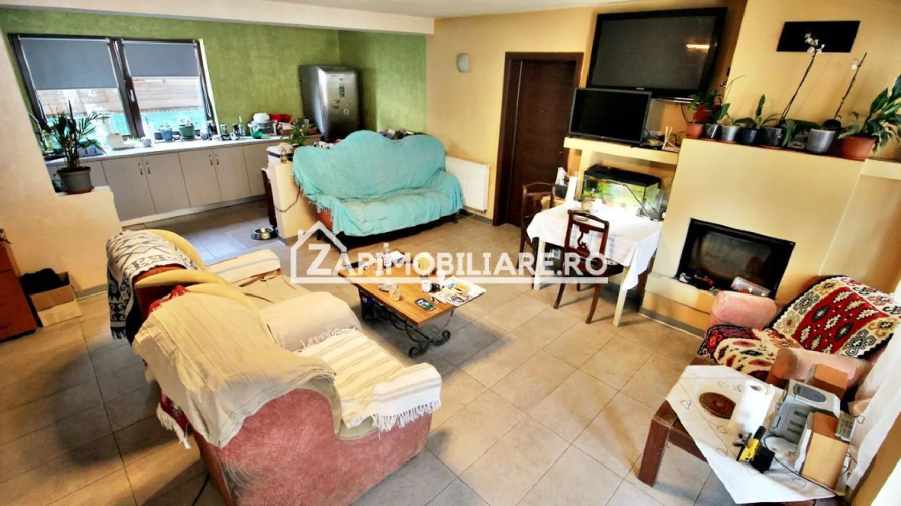 Casa 5 camere,250 mp,660 mp teren, cartier 7 Noiembrie,zona Sudului, - Contact 0774048706.Bogdan
De vânzare casă, singur în curte 5 camere situată în Sângeorgiu de Mureș,zona Sudului vizavi de Spitalul Județean ……, suprafața utilă de 170 mp amplasată pe un teren cu suprafața de 660 mp, cu o deschidere la drum de 15 ml.
Compartimentare:
- la parter: 1 living, 1 bucătărie, 3 băi, 2 dormitoare, 1 dresing, 1 cămară,1 terasă acoperită
- la etaj: 2 dormitoare, 2 băi, 1 terasă acoperită

Detalii
- termo șemineu
- centrală termică, calorifere, geamuri tripan cu 7 camere, 
- fundația casei are o adâncime de 1 m, pereții sunt din cărămidă, acoperișul de țiglă, izolată cu polistiren de 10 cm.

- anul construcției 2016

Utilitați:
- curent, apă, gaz, fosă septică.

Casa se vinde cu parterul la cheie și etajul semifinisat , la prețul de 225.000 Euro negociabil. Comision ZERO!
Contact 0774048706.Bogdan
Daca vă place această ofertă sau pentru alte informații sunați la numărul de contact din anunț! 
Compania Zap Imobiliare vă pune la dispoziție toate actele și documentele necesare alături de asistență și consiliere permanentă până la finalizarea achiziției imobiliare. 
Ne dorim să îți oferim cea mai plăcută experiență, îndeplinim vise cu pereți!