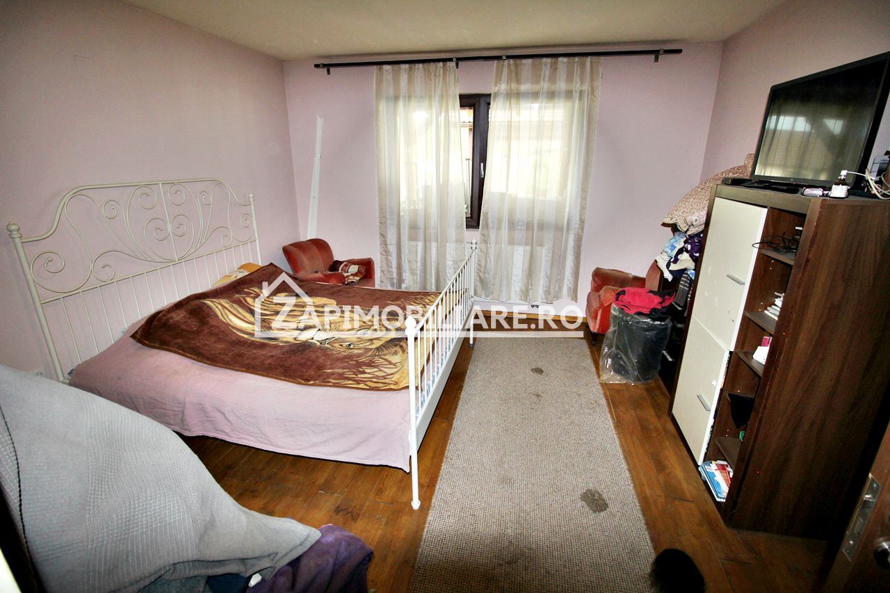 Casa 5 camere,250 mp,660 mp teren, cartier 7 Noiembrie,zona Sudului,