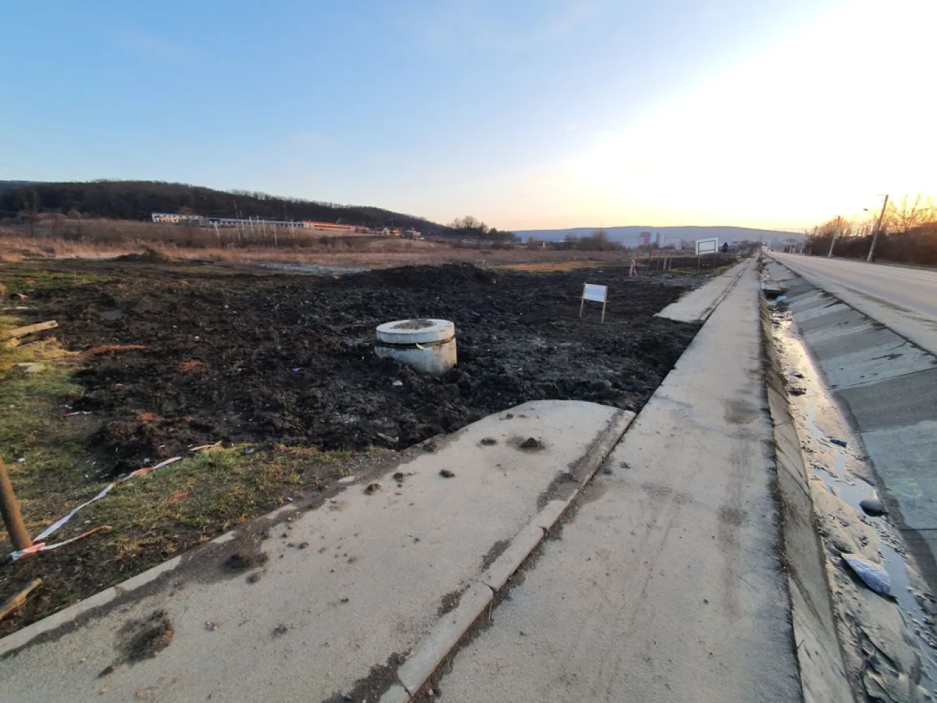 Teren 6000 mp, intravilan, Târgu Mureș - De vânzare 6.000 mp. de teren în Târgu Mureș, strada Livezeni , cu deschidere de 60 m la șosea,utilități aproape.zona foarte frumoasa și buna pentru. construcții case , apartamente, birouri, hală,spații comerciale , benzinărie . preț 200 euro mp. 
- Posibilitate de parcelare
 Dacă vă place această ofertă - sau pentru alte informații sunați la numărul de contact din anunț! 0774048706 Bogdan
Compania Zap Imobiliare vă pune la dispoziție toate informațiile, actele și documentele necesare alături de asistență și consiliere permanentă până la finalizarea achiziției imobiliare. Ne dorim să îți oferim cea mai plăcută experiență.