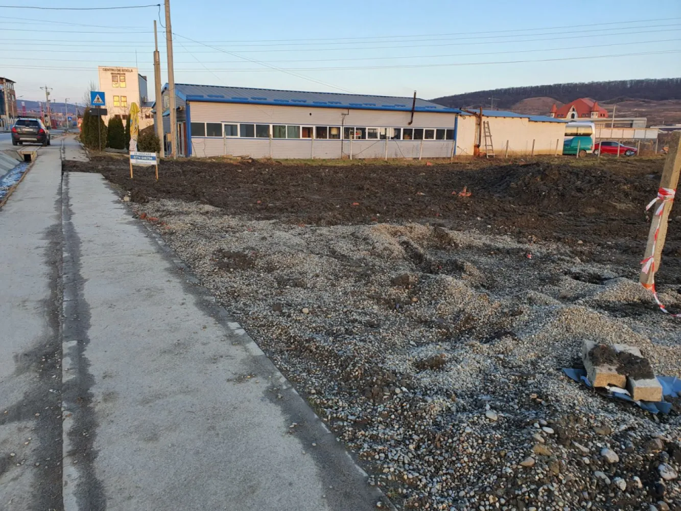 Teren 6000 mp, intravilan, Târgu Mureș - De vânzare 6.000 mp. de teren în Târgu Mureș, strada Livezeni , cu deschidere de 60 m la șosea,utilități aproape.zona foarte frumoasa și buna pentru. construcții case , apartamente, birouri, hală,spații comerciale , benzinărie . preț 200 euro mp. 
- Posibilitate de parcelare
 Dacă vă place această ofertă - sau pentru alte informații sunați la numărul de contact din anunț! 0774048706 Bogdan
Compania Zap Imobiliare vă pune la dispoziție toate informațiile, actele și documentele necesare alături de asistență și consiliere permanentă până la finalizarea achiziției imobiliare. Ne dorim să îți oferim cea mai plăcută experiență.