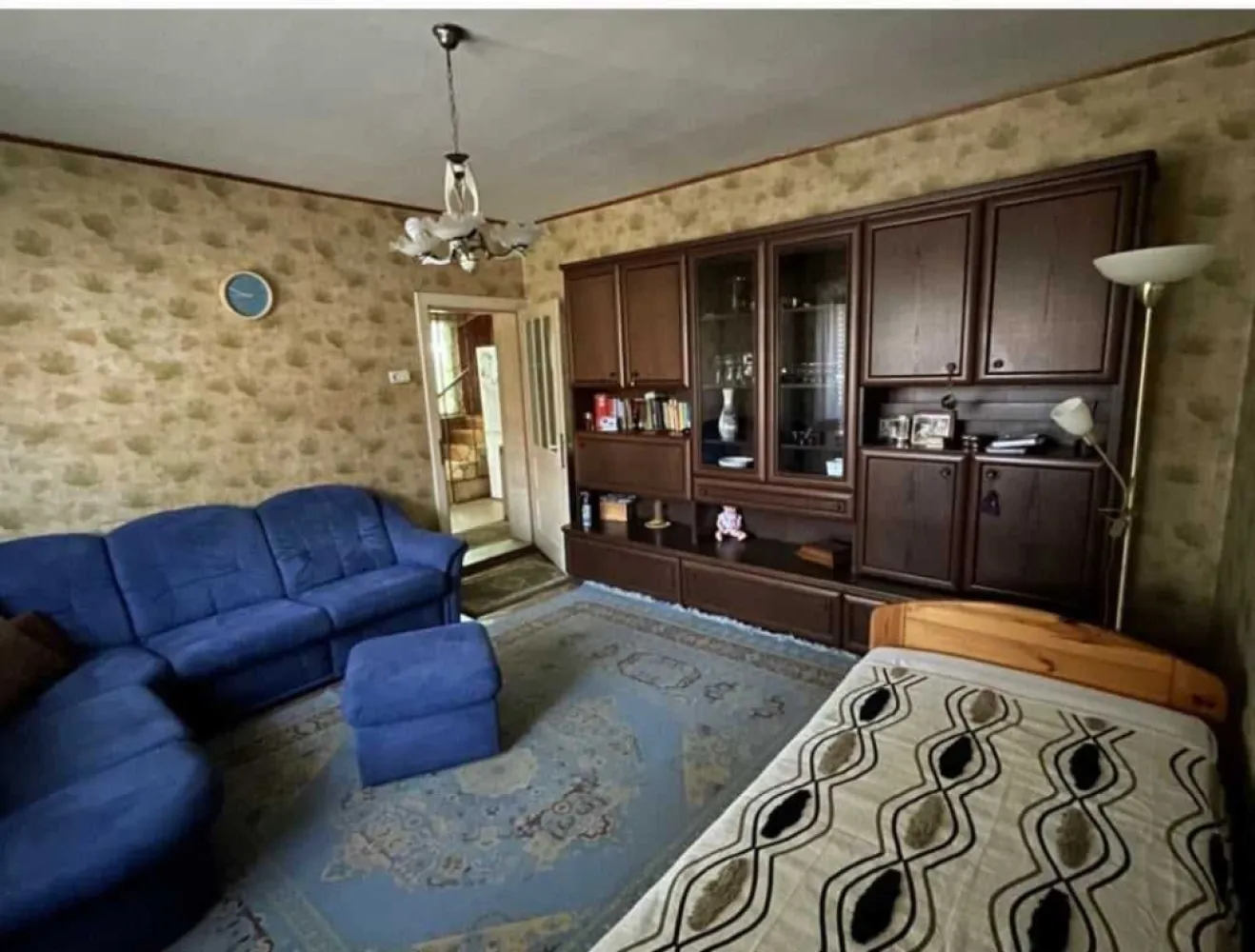 BRASADAS vinde casa 3 cam zona 14 Mai. - Agenția imobiliara BRASADAS vinde casa familiala de vanzare cu etaj,doua bai,garaj,pivnita,curte mica si cu incalzire centrala. 
In apropiere se afla un cabinet medical,scoala,magazine si o statie de autobuz.
www.brasadas.com.