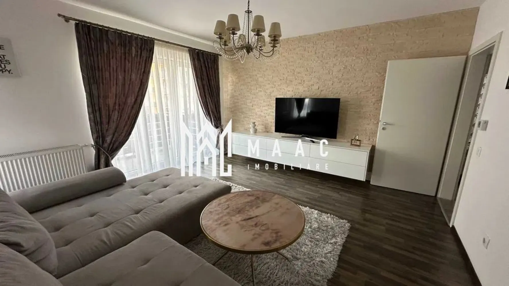 Apartament 2 camere | - MAAC Imobiliare oferă spre închiriere un apartament decomandat, situat în ansamblul Avantgarden, lângă Shopping City Sibiu. Acces rapid către Mega Image, Lidl și Kaufland. Apartamentul este la etajul 4 din 10, într un imobil cu două lifturi. Se preda complet mobilat și utilat. Finisaje de calitate. Loc de parcare propriu inclus. Cuprinde: living cu balcon ,dormitor cu dressing pe tot peretele, bucătărie separată, baie cu geam Condiții de inchiriere: -garanție 1.000 euro -contract minim 12 luni -fără animale de companie. Pentru mai multe detalii vă rugăm să ne contactați, menționând ID:CP2901819 }}