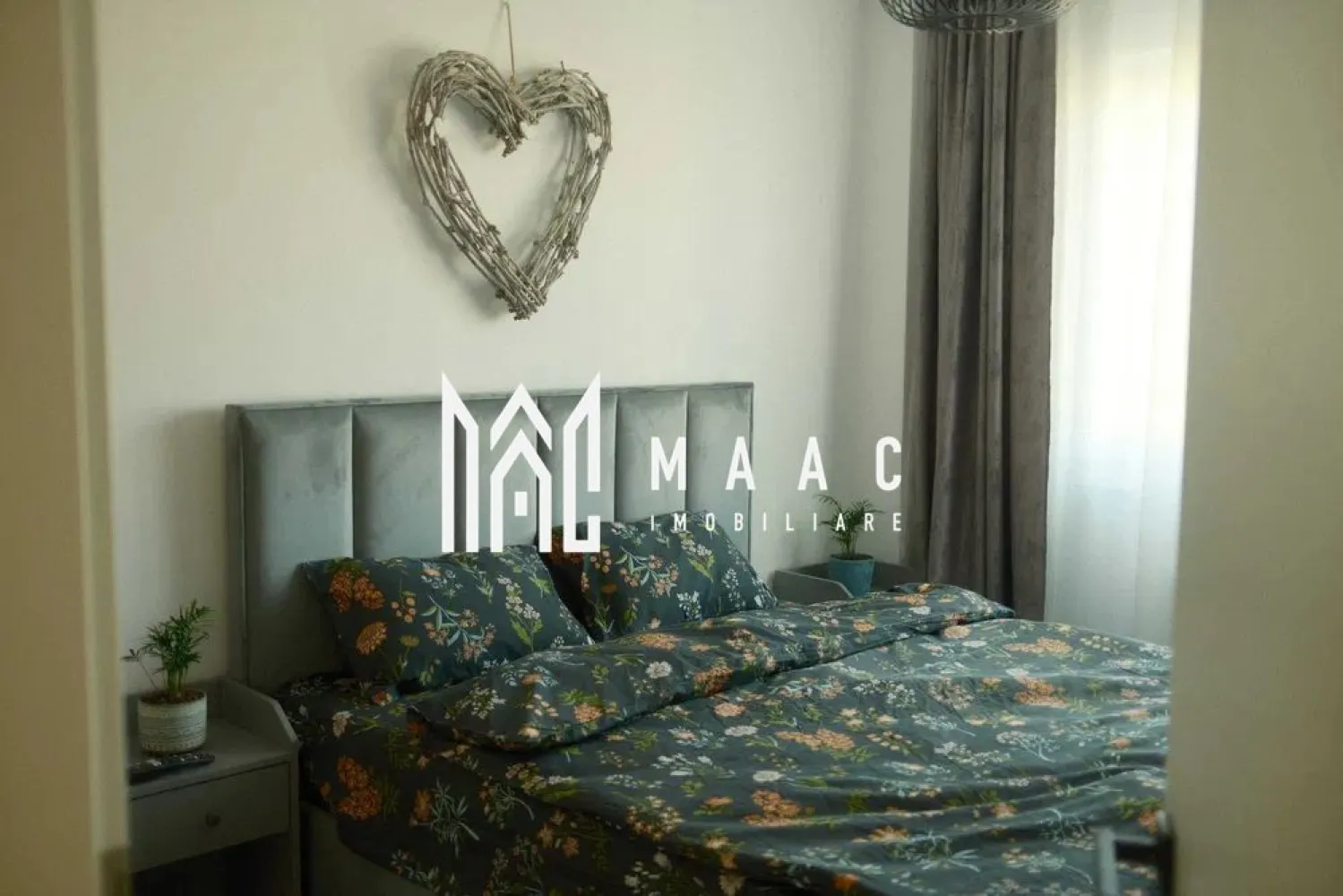 Apartament 2 camere | Modern I Lup Residence - MAAC Imobiliare va propune spre inchiriere un apartament nou, situat în Lup Residence, Bulevardul Mihai Viteazu . Suprafață utilă 58 mp, etaj 3, bloc cu lift. Compartimentare decomandată, două camere, balcon deschis. Loc de parcare privat inclus, chiar în fața blocului. Finalizat în 2025, complet mobilat și utilat, electrocasnice complete, centrală termică proprie, finisaje moderne. Zonă liniștită, priveliște spre munți, acces rapid către puncte importante din oraș. Disponibil imediat. Garanție o lună. Contract minim 12 luni. Fără animale de companie. Fumat permis doar pe balcon. Pentru mai multe detalii vă rugăm să ne contactați, menționând ID:CP2901815 }}