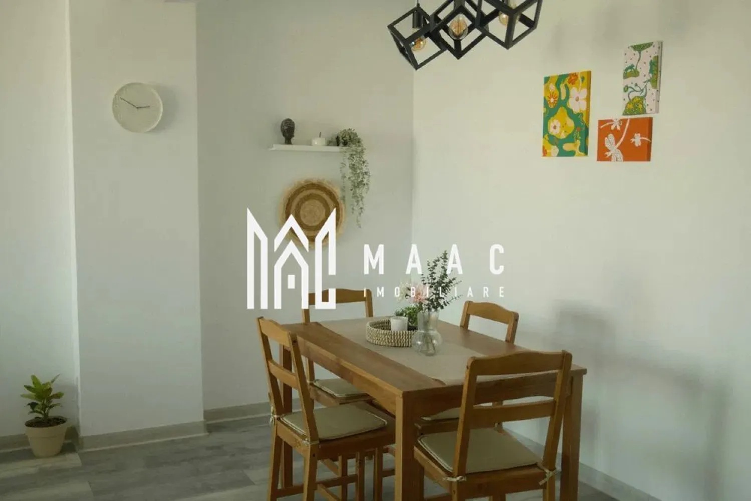 Apartament 2 camere | Modern I Lup Residence - MAAC Imobiliare va propune spre inchiriere un apartament nou, situat în Lup Residence, Bulevardul Mihai Viteazu . Suprafață utilă 58 mp, etaj 3, bloc cu lift. Compartimentare decomandată, două camere, balcon deschis. Loc de parcare privat inclus, chiar în fața blocului. Finalizat în 2025, complet mobilat și utilat, electrocasnice complete, centrală termică proprie, finisaje moderne. Zonă liniștită, priveliște spre munți, acces rapid către puncte importante din oraș. Disponibil imediat. Garanție o lună. Contract minim 12 luni. Fără animale de companie. Fumat permis doar pe balcon. Pentru mai multe detalii vă rugăm să ne contactați, menționând ID:CP2901815 }}