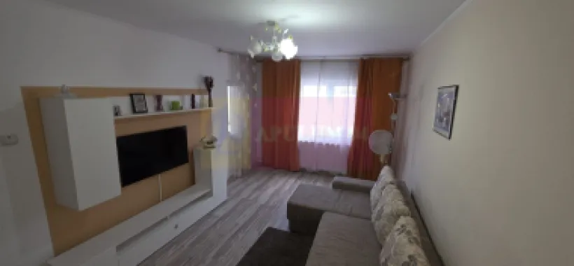 Apartamnet cu 3 camere de vanzare in Campina, Central