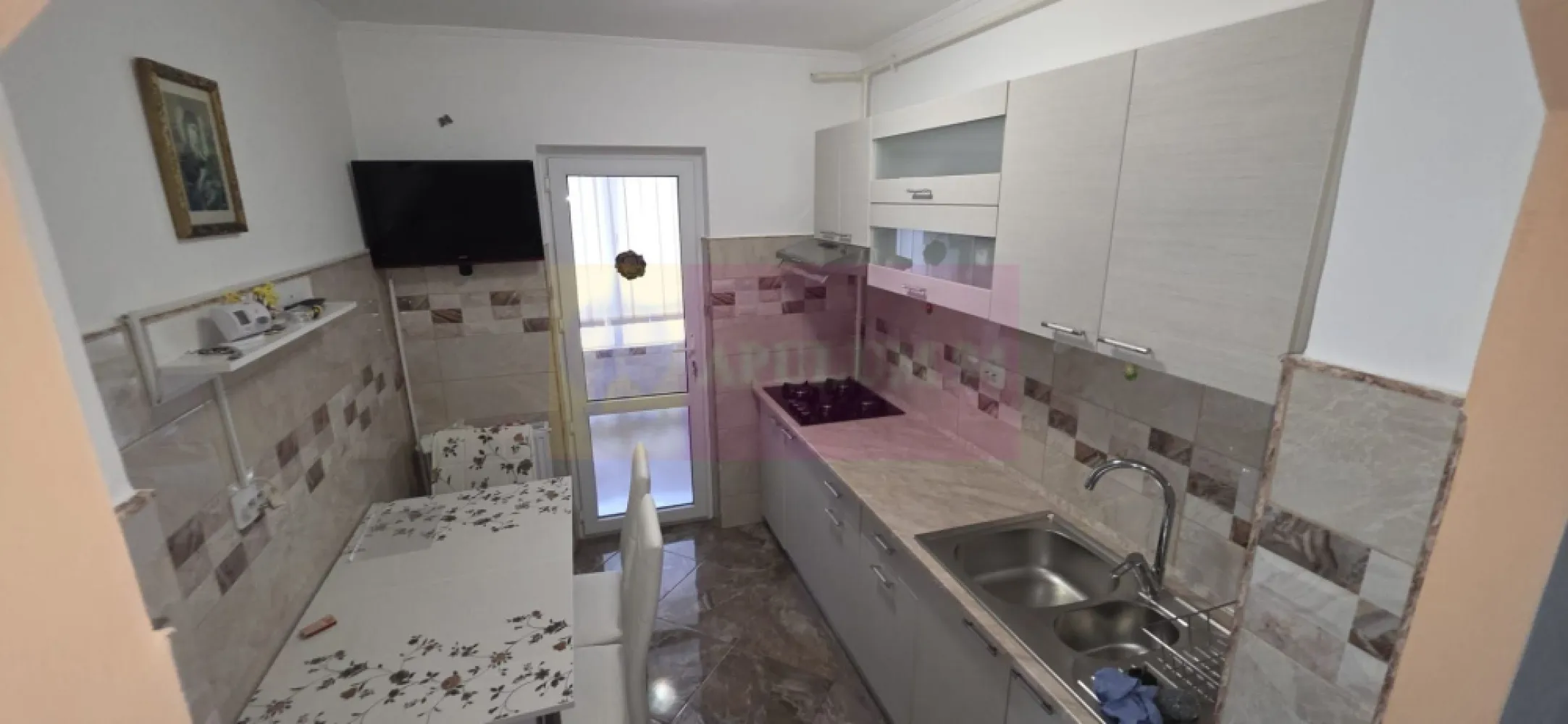Apartamnet cu 3 camere de vanzare in Campina, Central