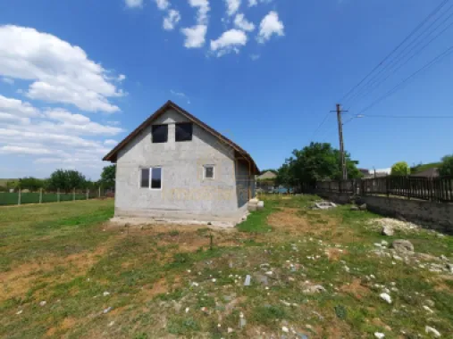 Nazarcea | Casa cu teren de 1000 mp si toate utilitatile la poarta