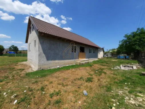 Nazarcea | Casa cu teren de 1000 mp si toate utilitatile la poarta