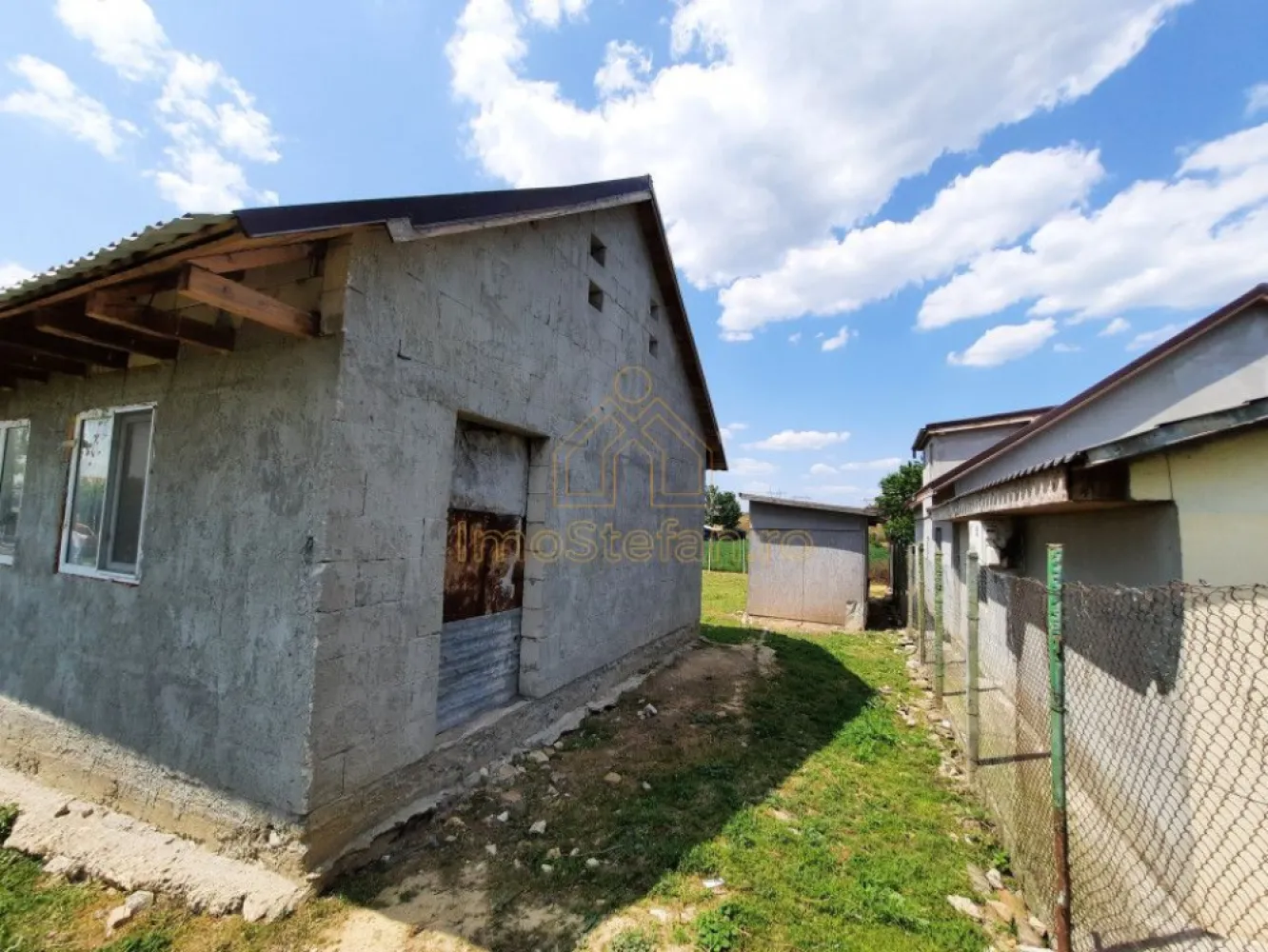 Nazarcea | Casa cu teren de 1000 mp si toate utilitatile la poarta - Visul tău de casă la țară, la doar 35 de minute de Constanța!

Ești gata să scapi de agitația orașului și să te bucuri de liniștea naturii? Atunci ai găsit locul perfect!

La doar 35 de minute de mers cu mașina de Constanța, te așteaptă o gospodărie spațioasă, perfectă pentru tine și familia ta. ‍‍‍

Casa este semifinalizată, are acoperișul terminat cu pod înalt, iar terenul intravilan de 1000 mp este în proprietate personală.

Toate utilitățile sunt la poartă: gaze naturale, curent electric, apă, canalizare.

Nu rata această ocazie unică de a cumpăra o casă la țară la un preț avantajos!

Sună-mă acum pentru mai multe detalii și programează o vizionare!

Nu rata șansa de a crea un cămin de vis pentru tine și cei dragi!

#visdecasa #casalatara #constanta #liniste #natura #familie #gospodarie