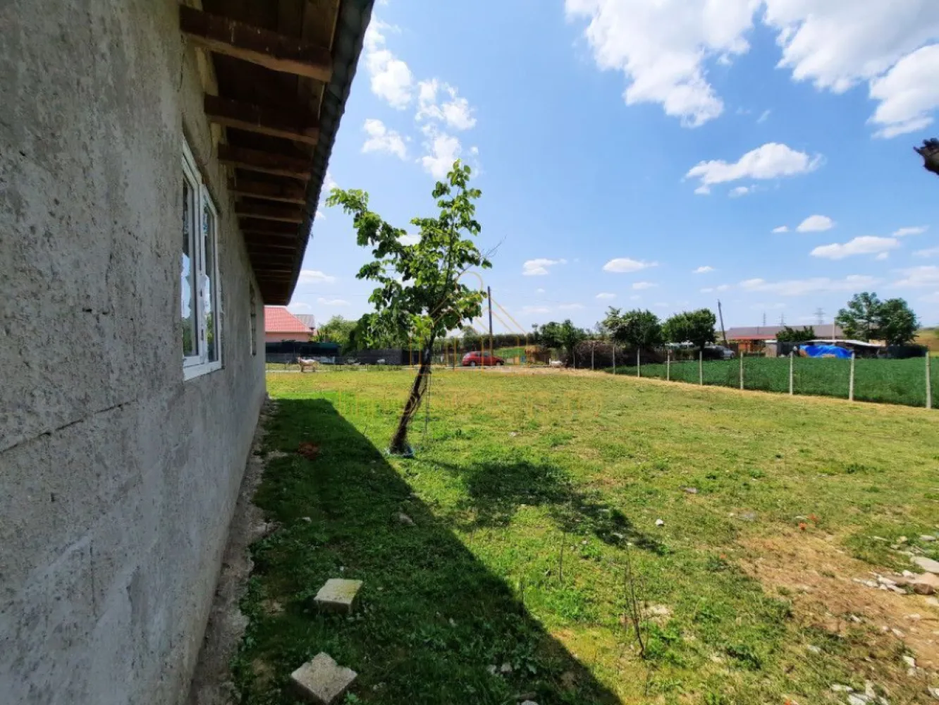 Nazarcea | Casa cu teren de 1000 mp si toate utilitatile la poarta - Visul tău de casă la țară, la doar 35 de minute de Constanța!

Ești gata să scapi de agitația orașului și să te bucuri de liniștea naturii? Atunci ai găsit locul perfect!

La doar 35 de minute de mers cu mașina de Constanța, te așteaptă o gospodărie spațioasă, perfectă pentru tine și familia ta. ‍‍‍

Casa este semifinalizată, are acoperișul terminat cu pod înalt, iar terenul intravilan de 1000 mp este în proprietate personală.

Toate utilitățile sunt la poartă: gaze naturale, curent electric, apă, canalizare.

Nu rata această ocazie unică de a cumpăra o casă la țară la un preț avantajos!

Sună-mă acum pentru mai multe detalii și programează o vizionare!

Nu rata șansa de a crea un cămin de vis pentru tine și cei dragi!

#visdecasa #casalatara #constanta #liniste #natura #familie #gospodarie
