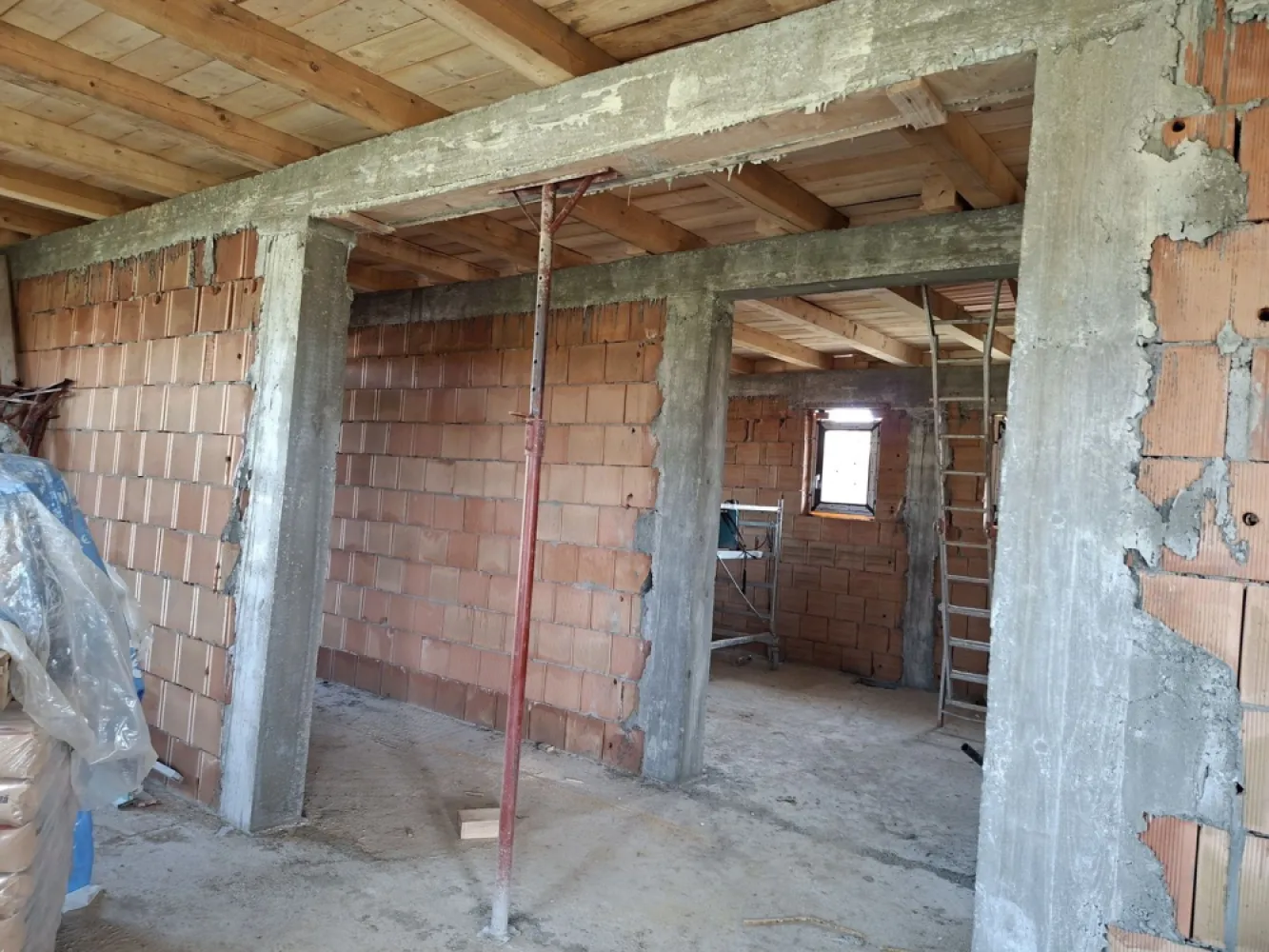 BRASADAS vinde casa individuala tip PARTER cartierul MARCUS. - Agenția imobiliara BRASADAS vinde casa individuala de tip PARTER in cartierul MARCUS.
Casa este în construcție cu termen de finalizare în septembrie 2026.
