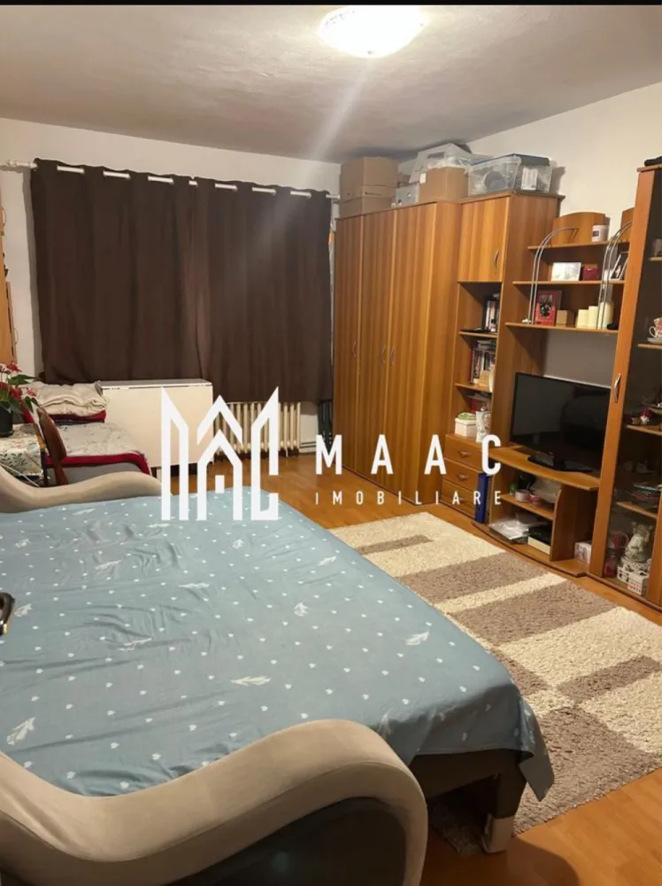 Apartament 2 Camere I Decomandat I Etaj 1 I Strand - Se oferă spre vânzare un apartament cu 2 camere, decomandat, situat în cartierul Ștrand, la etajul 1 din 4, într-o zonă foarte bine cotată și apreciată pentru accesul facil la toate facilitățile urbane. Compartimentare: 2 camere Hol Baie Balcon Pivniță Detalii tehnice: Suprafață utilă: 54,32 mp Etaj: 1 / 4 Apartament decomandat Bloc bine întreținut Avantaje zonă: Școală, grădiniță, creșă și dispensar la 2–3 minute de mers pe jos Magazine, farmacie și stație de autobuz în fața blocului Zonă liniștită, ideală pentru familie Acces rapid către punctele de interes ale orașului Apartamentul este potrivit atât pentru locuință proprie, cât și pentru investiție, datorită poziționării excelente. Pentru informati si vizionari: ID: CP2902056 }}