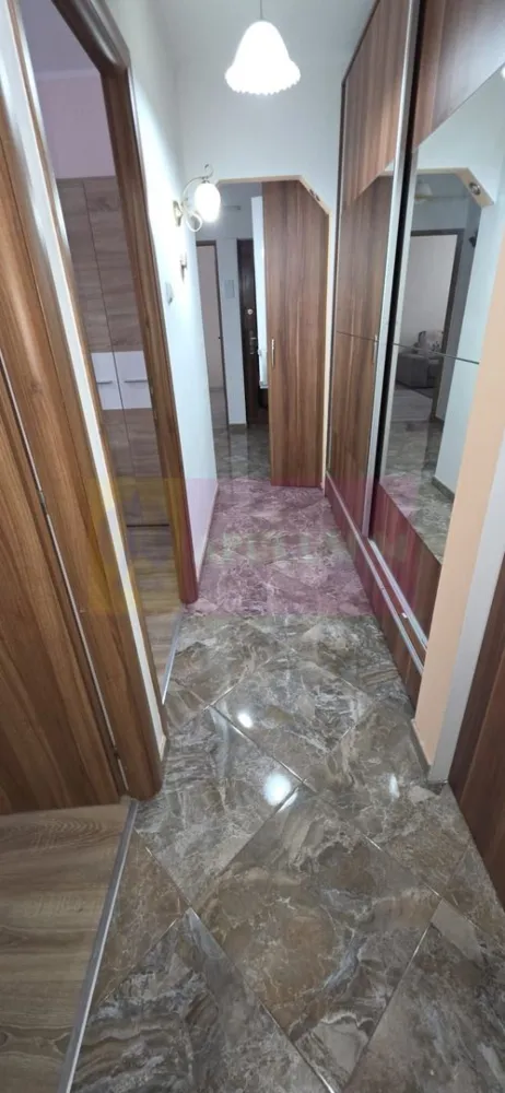 Apartamnet cu 3 camere de vanzare in Campina, Central