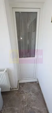 Apartamnet cu 3 camere de vanzare in Campina, Central