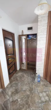 Apartamnet cu 3 camere de vanzare in Campina, Central