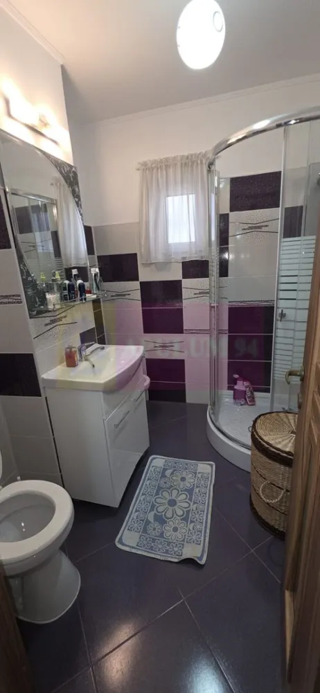 Apartamnet cu 3 camere de vanzare in Campina, Central