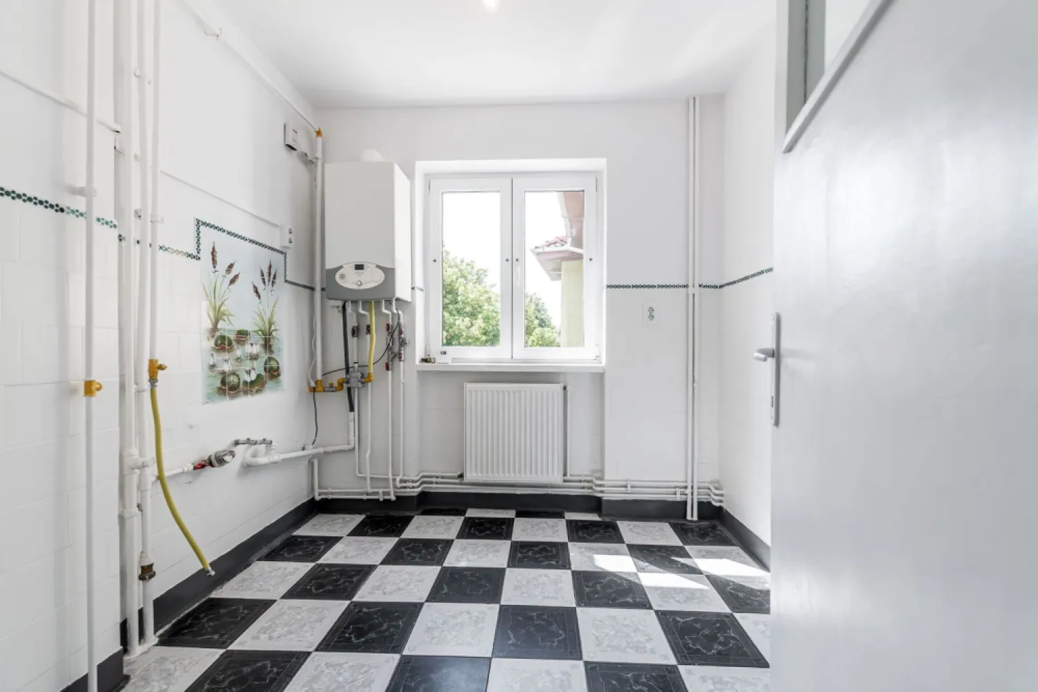 Apartament 2 camere Ultracentral, bvd Revolutiei, Arad - COMISION 0 - 📍 Poziție excelentă cu vedere spre centrul orașului, la etajul 3 din 4 al unui imobil cu doar 8 apartamente.

✔️ 51 mp utili
✔️ Living, dormitor, bucătărie
✔️ Baie cu geam
✔️ Balcon închis, debara și 2 holuri
✔️ Centrală termică pe gaz
✔️ Geamuri termopan
✔️ Nemobilat

✨ Vedere atât spre Bulevardul Revoluției, cât și spre strada Crișan.
🚗 Beneficiază de curte interioară privată cu acces auto din strada Crișan – un avantaj rar întâlnit în zona centrală.
💡 O alegere excelentă pentru locuit sau investiție, datorită poziționării ultracentrale și etajului intermediar.

📞 Daniel Hord – Consultant Imobiliar.
☎️ 0755 274 519

Nu dispui de toată suma? Te ajutăm noi gratuit! Îți obținem oferte de la 16 bănci.
Ai o proprietate de vânzare în Arad și vrei să știi cât valorează cu adevărat?
Sună-mă pentru o evaluare gratuită, fără obligații!

Birou: ACASĂ | Agenție imobiliară Arad
Bulevardul Decebal 2, Arad 310133