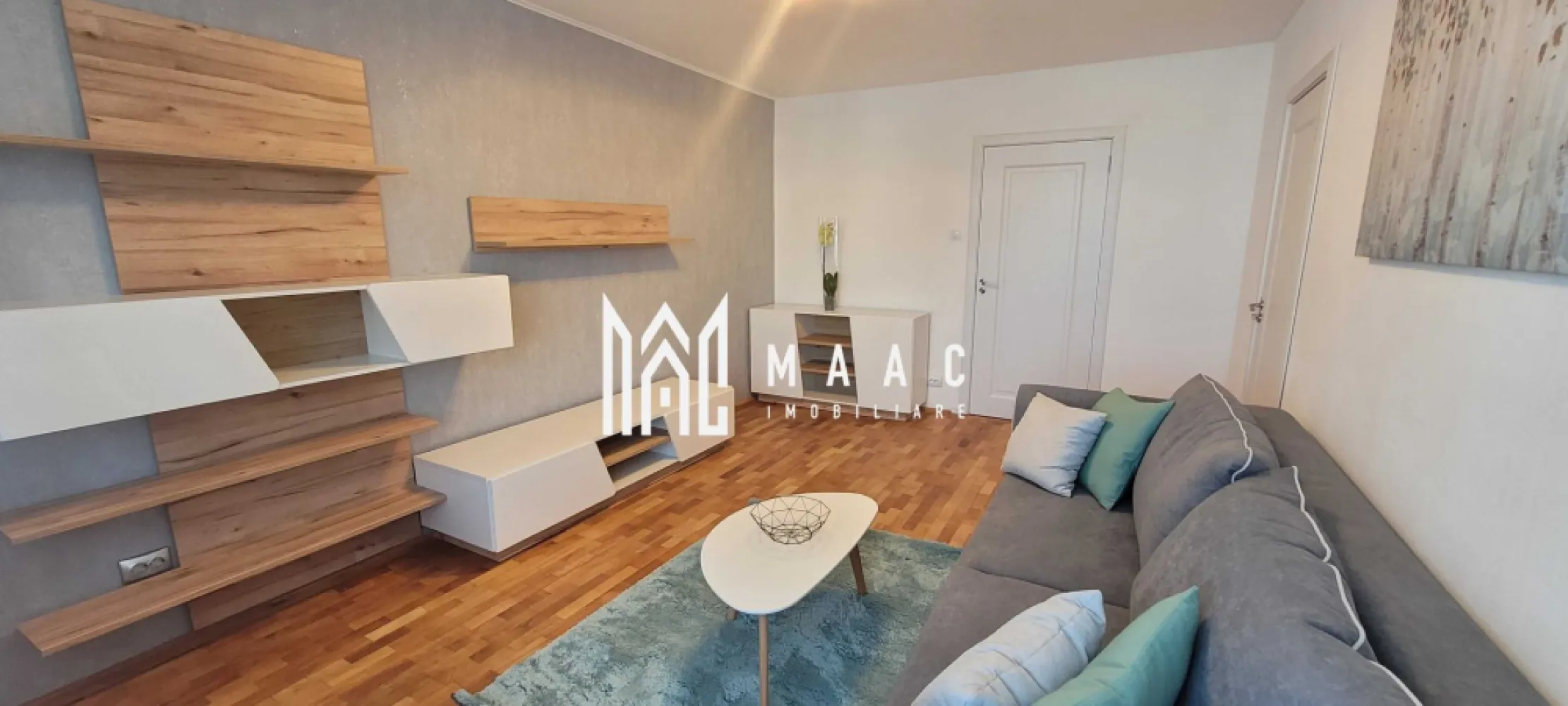 Apartament 2 camere | bloc nou | Mihai Viteazu - Piata Rahova - MAAC Imobiliare vă oferă spre închiriere un apartament cu 2 camere, decomandat, confort 1 , situat la etajul 4 al unui bloc nou cu 10 etaje, amplasat într-o zonă foarte căutată – Mihai Viteazu, în imediata apropiere a Pieței Rahovei. Locuința a fost proaspăt renovată integral și este disponibilă începând cu data de 15 martie 2026. Apartamentul se închiriază complet mobilat și utilat, fiind pregătit pentru mutare imediată. Bucătăria este complet echipată și dispune de mobilier realizat la comandă, mașină de spălat vase, plită, hotă, cuptor electric și frigider. De asemenea, apartamentul este dotat cu mașină de spălat rufe, mobilier modern în dormitor și living, uși de interior din lemn, parchet din lemn recondiționat, ușă metalică de acces securizată și tâmplărie PVC cu geam termopan. Confortul termic este asigurat de centrala termică proprie pe gaz, cu calorifere din oțel, iar locuința beneficiază de contorizări separate pentru gaz, curent și apă. Apartamentul dispune de un balcon generos, accesibil din living, precum și de o baie modernă, dotată cu geam pentru aerisire naturală. Proprietarul nu acceptă animale de companie. Pentru mai multe detalii, va rugam specificati telefonic: CP2900412 }}