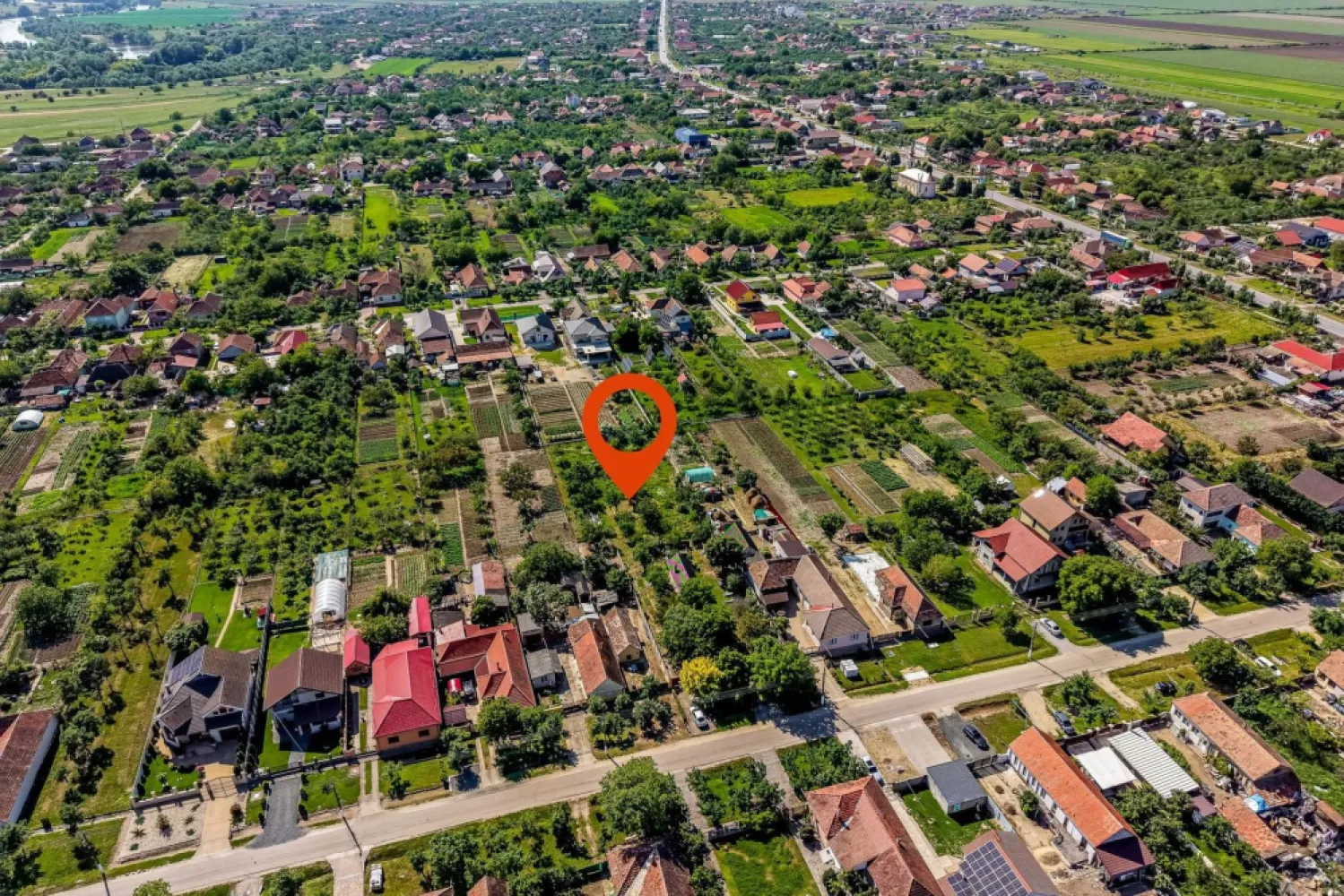 Teren intravilan 1594 mp în Cicir – la doar 9 km de Arad! - COMISION 0 - 📍 Locația ideală pentru cei care își doresc liniște, spațiu și acces rapid către oraș.
Dacă visezi să construiești casa potrivită pentru familia ta, într-o zonă liniștită, dar aproape de Arad, acest teren poate fi alegerea potrivită.

🔑 Detalii proprietate:
✔ Suprafață teren: 1.594 mp
✔ Teren intravilan
✔ Acces facil către Arad – doar 9 km distanță
✔ Utilități disponibile:
💧 Apă curentă
⚡ Curent electric
🔥 Gaz disponibil la stradă

🌳 Suprafața oferă suficient spațiu pentru construcția unei locuințe, amenajarea unei grădini sau a unei zone de relaxare, într-un cadru liniștit.
➕ Opțional, contra cost, se poate achiziționa și parcela aflată în dreapta drumului de acces:
✔ Aproximativ 900 mp teren
✔ Construcție din bolțari de aproximativ 80 mp
✔ Potențial pentru extindere, depozitare sau proiect suplimentar

✨ O oportunitate potrivită atât pentru construcția unei locuințe personale, cât și pentru investiție, într-o zonă aflată aproape de Arad.
📞 Pentru mai multe informații sau programarea unei vizionări: 0755 274 519 - Daniel Hord – Consultant imobiliar.

Nu dispui de toată suma? Te ajutăm noi gratuit! Îți obținem oferte de la 16 bănci.
Ai o proprietate de vânzare în Arad și vrei să știi cât valorează cu adevărat?
Sună-mă pentru o evaluare gratuită, fără obligații!

Birou: ACASĂ | Agenție imobiliară Arad
Bulevardul Decebal 2, Arad 310133