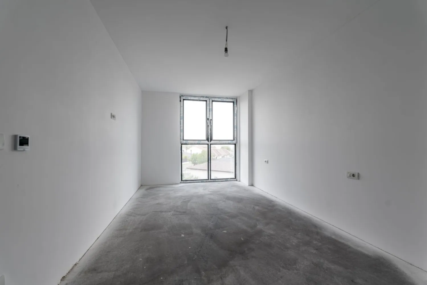 Apartament cu 2 camere, bloc nou, Subcetate, Arad - Subcetate | bloc nou | 2 camere | etaj 3/3 | lift | 65 mp utili | parcare | direct de la dezvoltator

Dacă vrei un apartament într-un bloc nou, într-o zonă liniștită, proprietatea aceasta din Subcetate e o opțiune practică, mai ales pentru cine vrea să evite „surprizele” unei locuințe vechi. Apartamentul este la etajul 3 din 3, într-un imobil cu lift, și are 65 mp utili, cu spațiu suficient pentru un stil de viață confortabil.

Achiziția se face direct de la dezvoltator și ai loc de parcare inclus. 

Apartamentul poate fi preluat în stadiul actual, adică cu centrală proprie, aer condiționat și încălzire în pardoseală, iar dacă îți dorești, se poate finisa contra-cost, astfel încât să intri într-o locuință „la cheie”, fără să gestionezi tu șantierul.

Prețul este de 118.000 EURO + TVA. Fără comision pentru cumpărător!

Pentru mai multe detalii sau programarea unei vizionări, sună-mă acum!

Sunt Andreea Szuchanszki, consultantul tău imobiliar, și aștept apelul sau mesajul tău la numărul de telefon: 0742 267 773

Dacă nu ai suficienți bani, oferim și consultanță financiară gratuită!